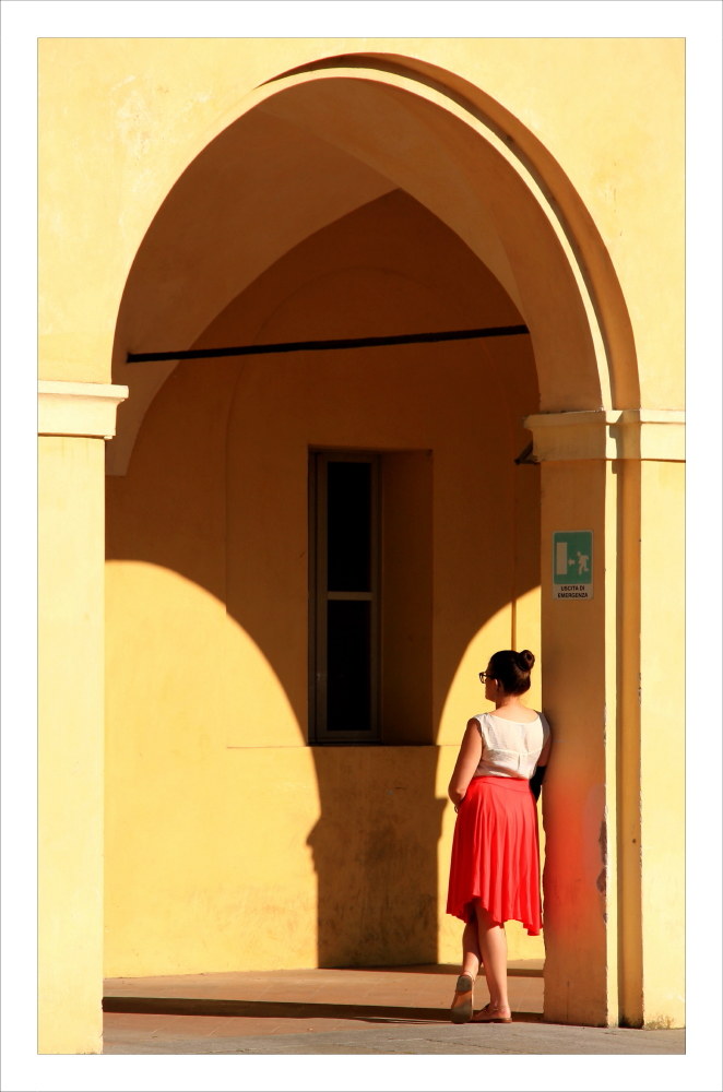 Girl with red skirt on gliallo background...