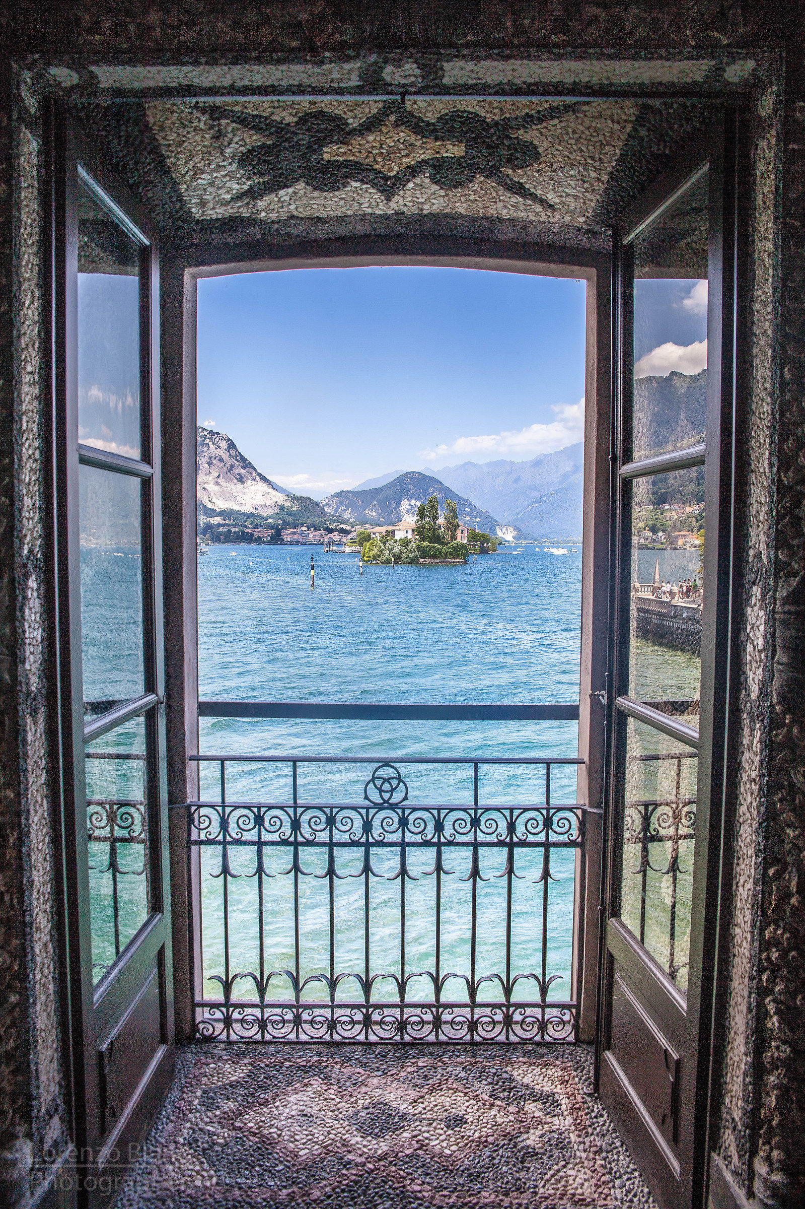 Una finestra sul Lago (Palazzo Borromeo - Isola Bella)...