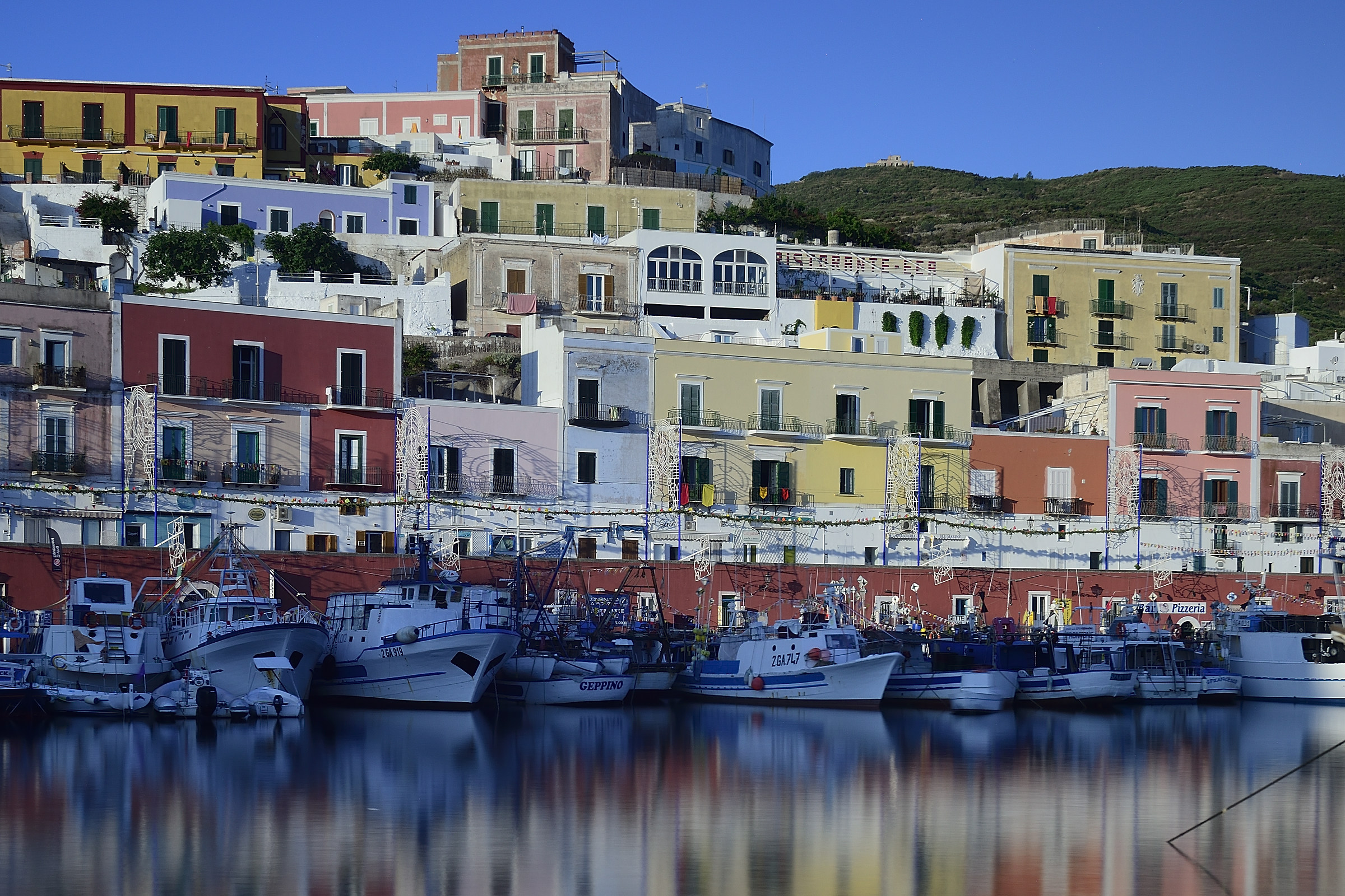 Ponza-Riflessi al Porto...