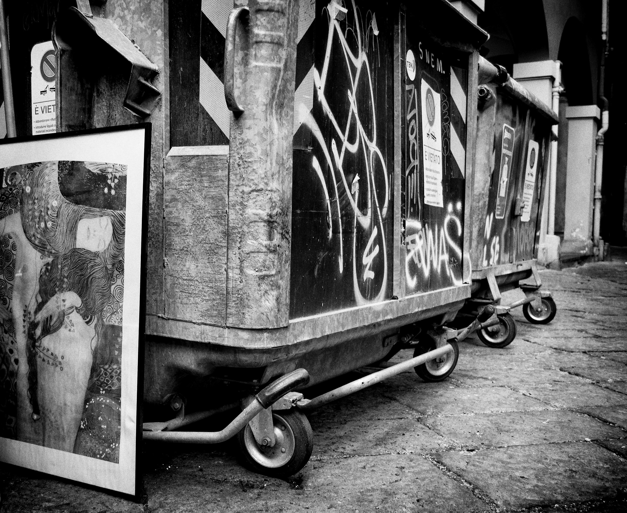 "Bisce" box...
