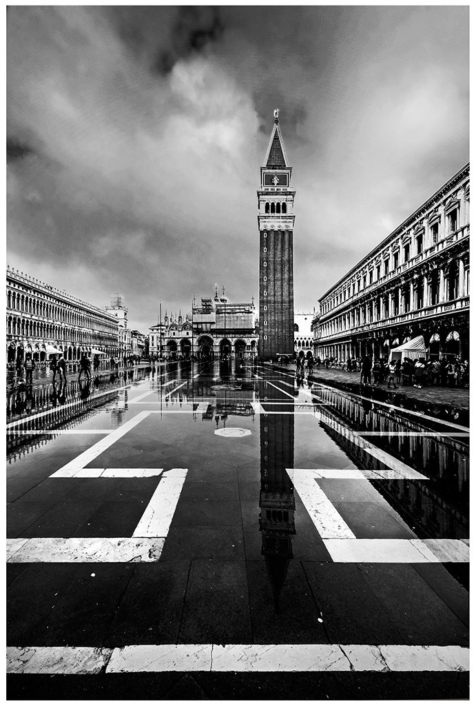 Venice, geometries in the square...