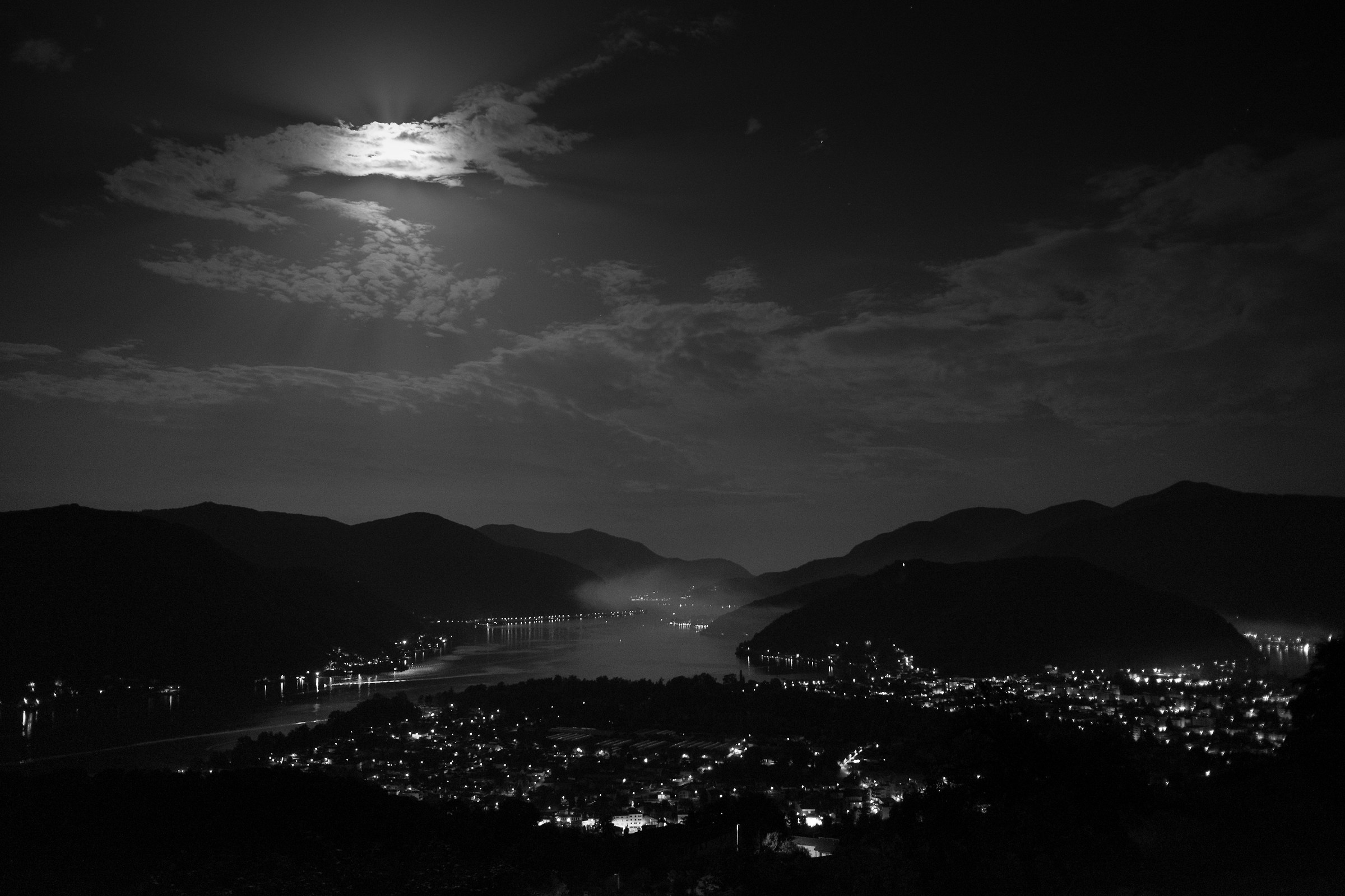 Notte di luna sul lago di Lugano...