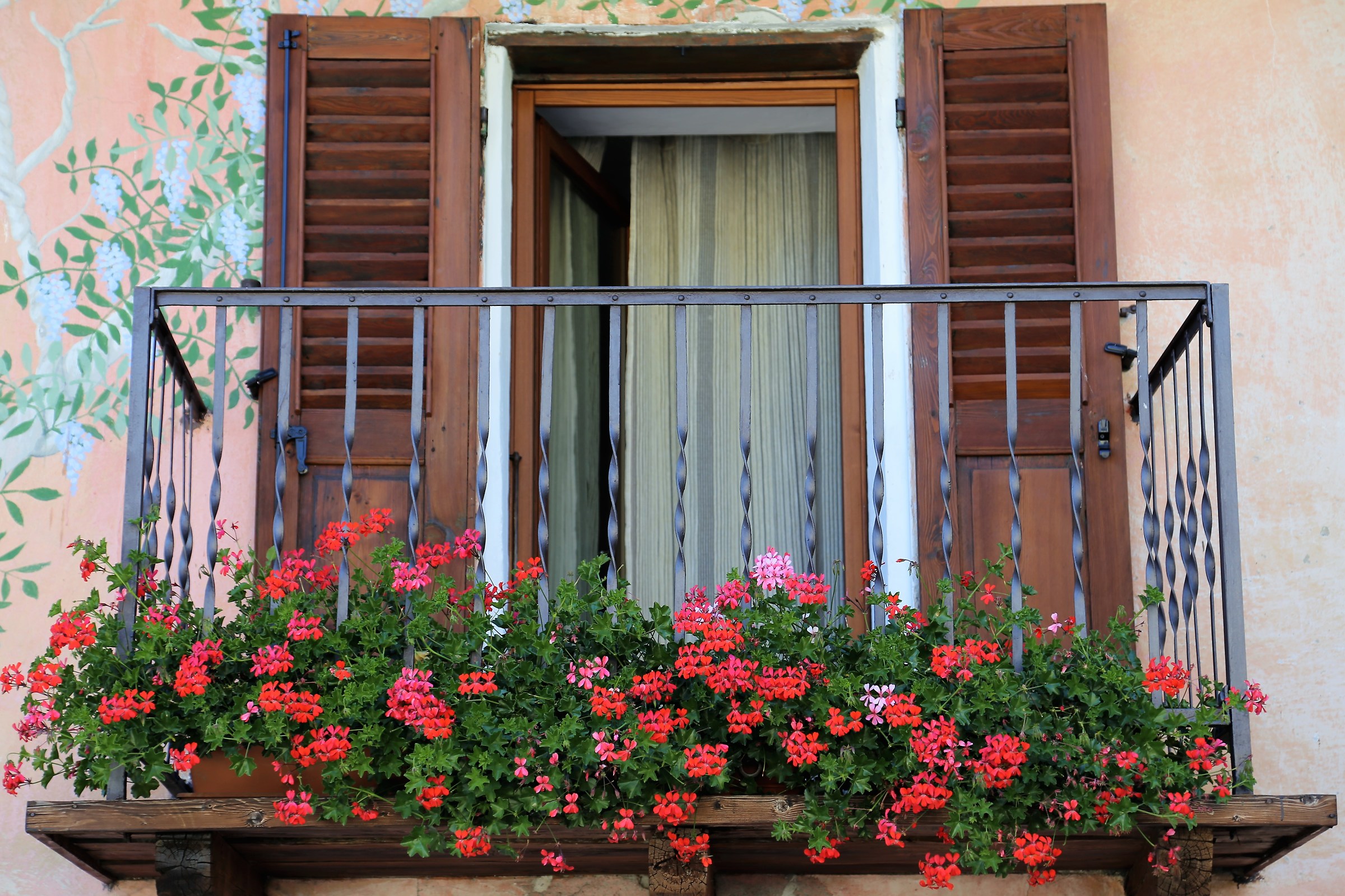 Usseaux - flowered balcony...