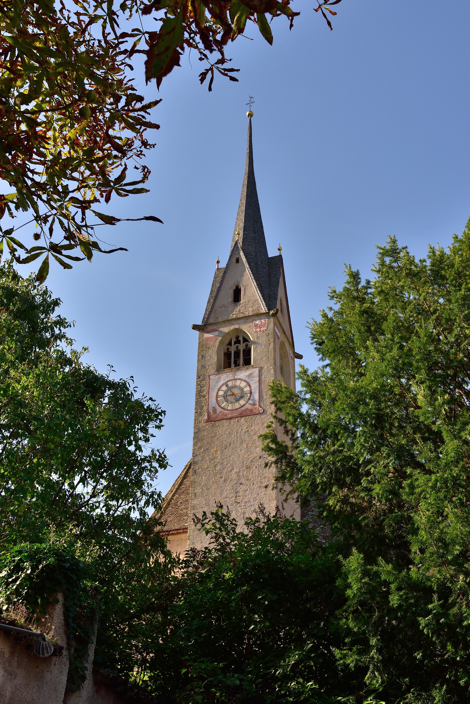 The bell tower of the Pinzon church (bz)...