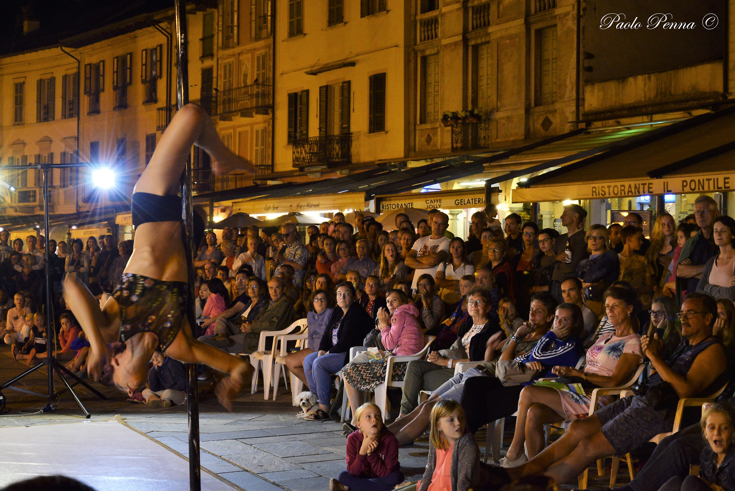 Pole dance in piazza...