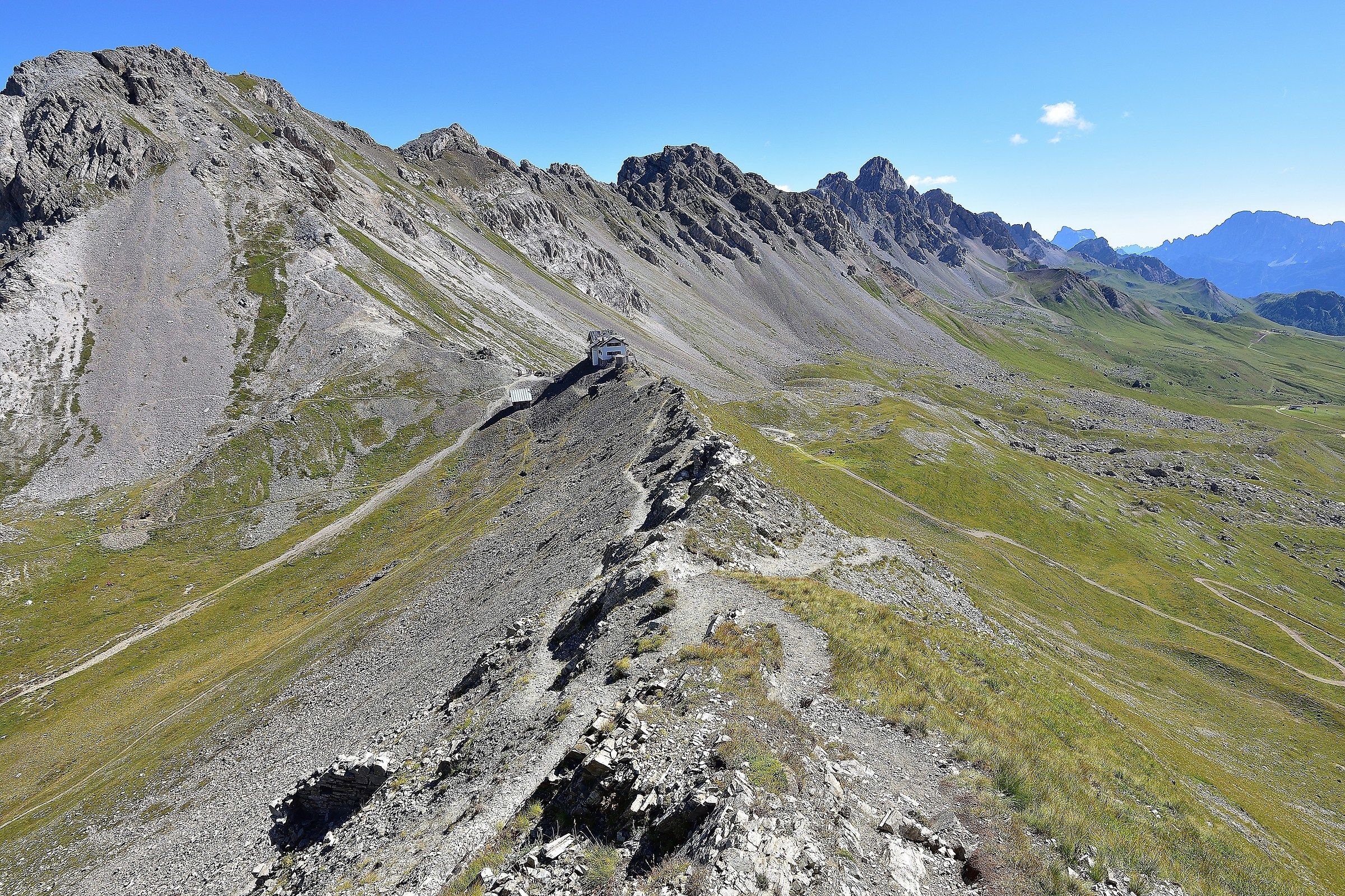 Rifugio Passo delle Selle 2.528 m. (foto 1 di 2)...