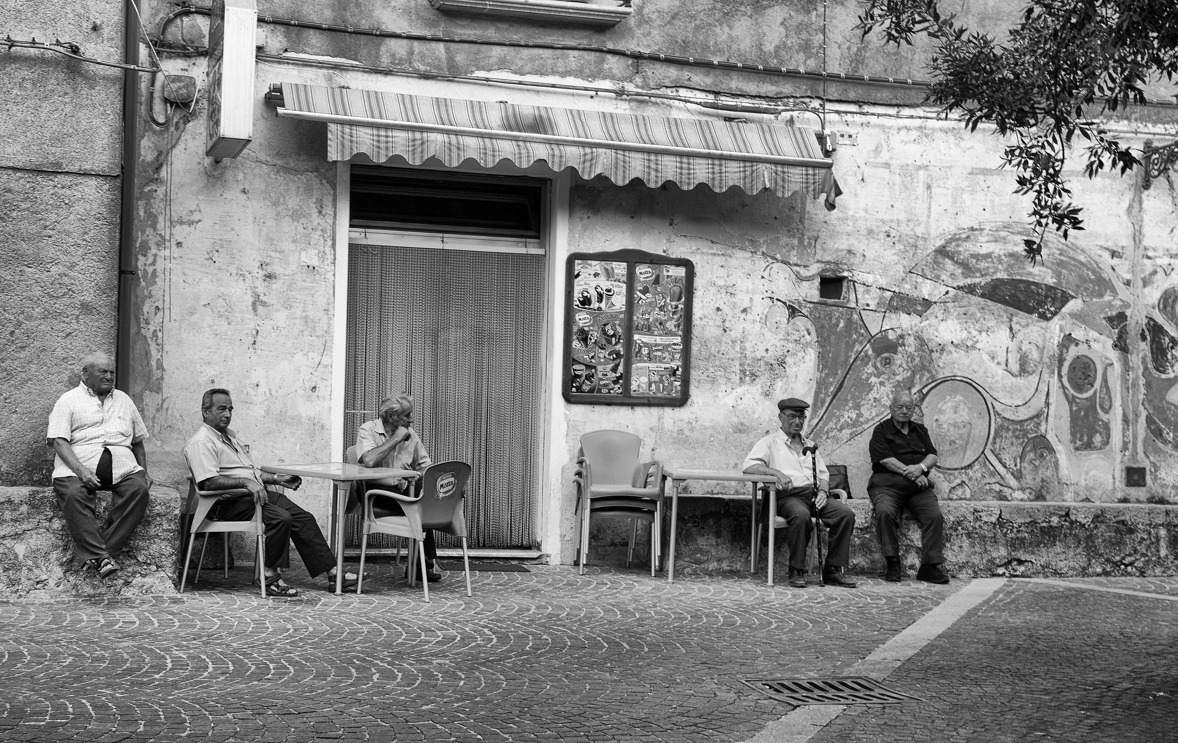 al bar del paese nel parco del Pollino...