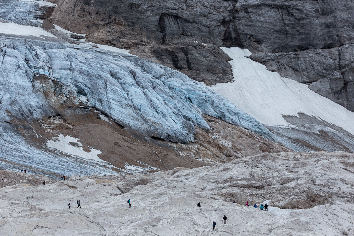 Il ghiacciaio della Marmolada, uno dei fronti......
