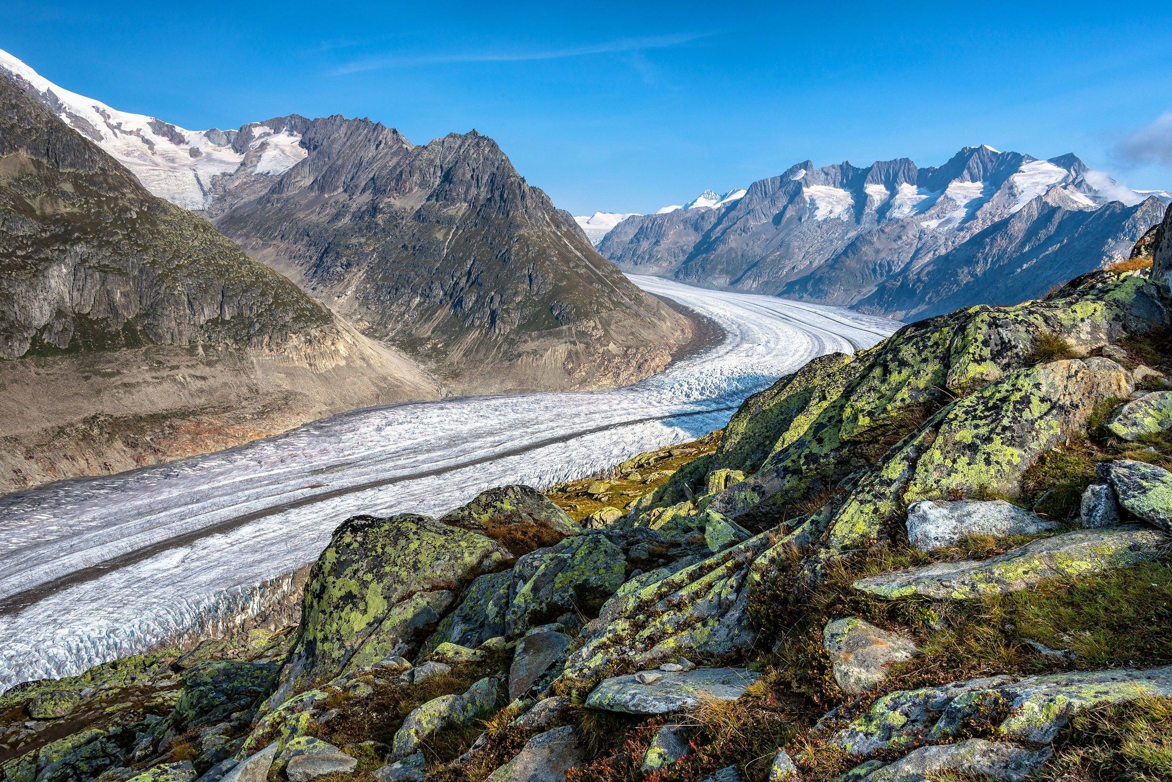 Hiking along the glacier...