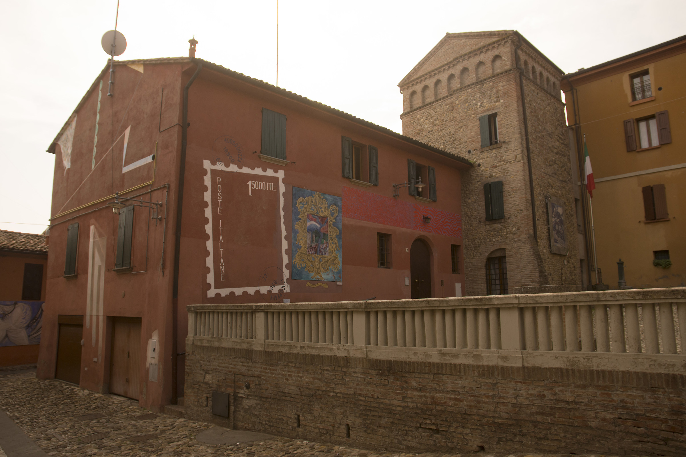 il murales della Piazza di Dozza...