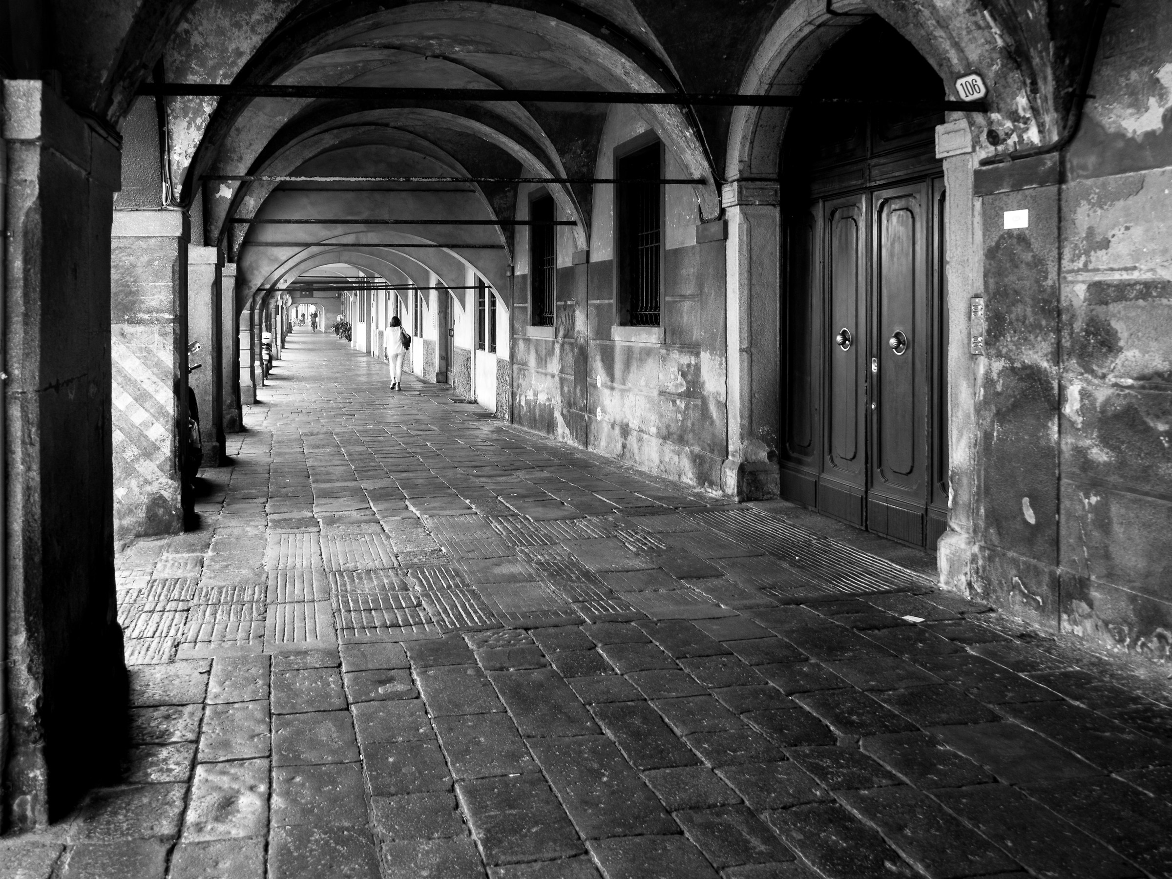 under the porticoes of Padua...