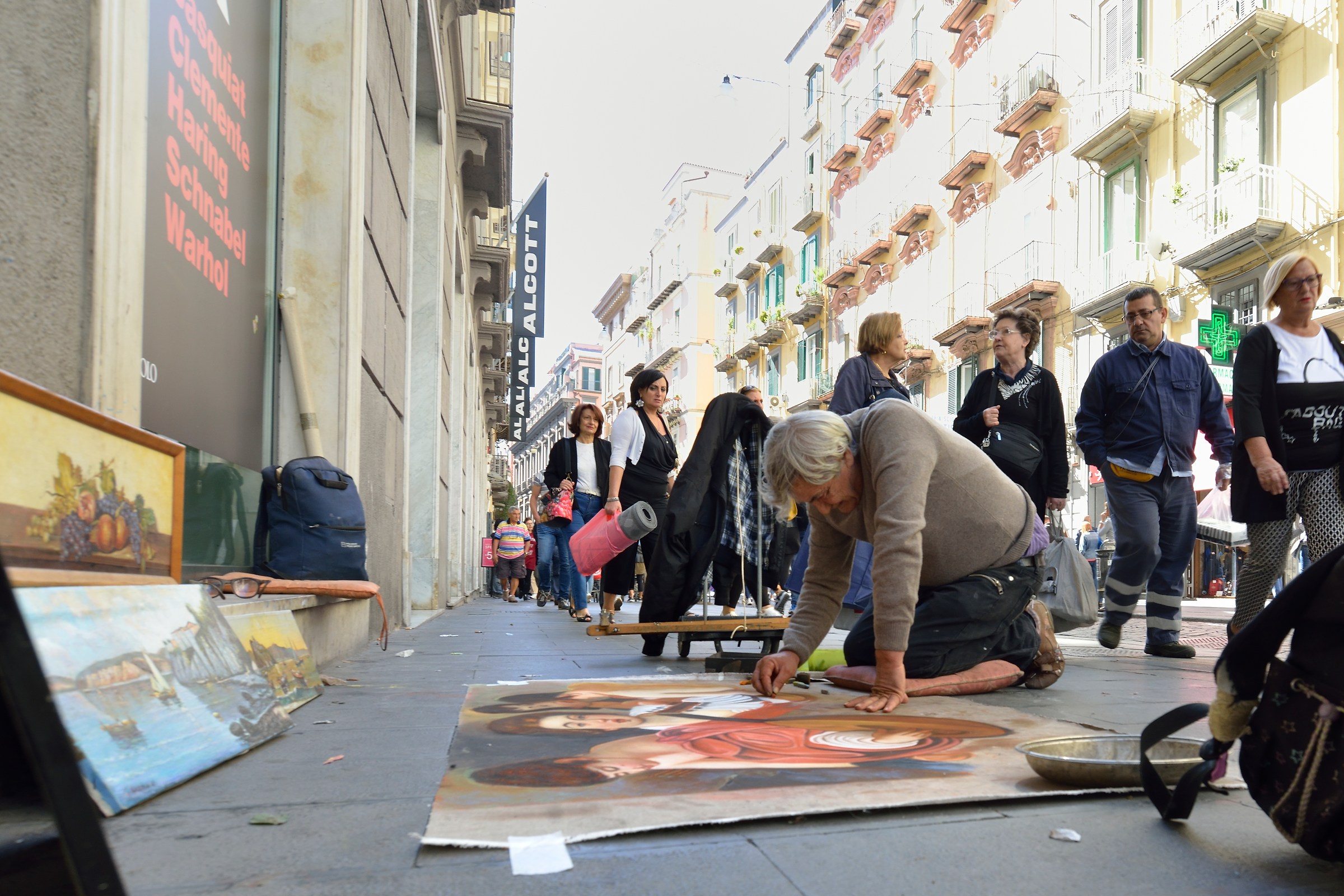 Street artist in Naples ......