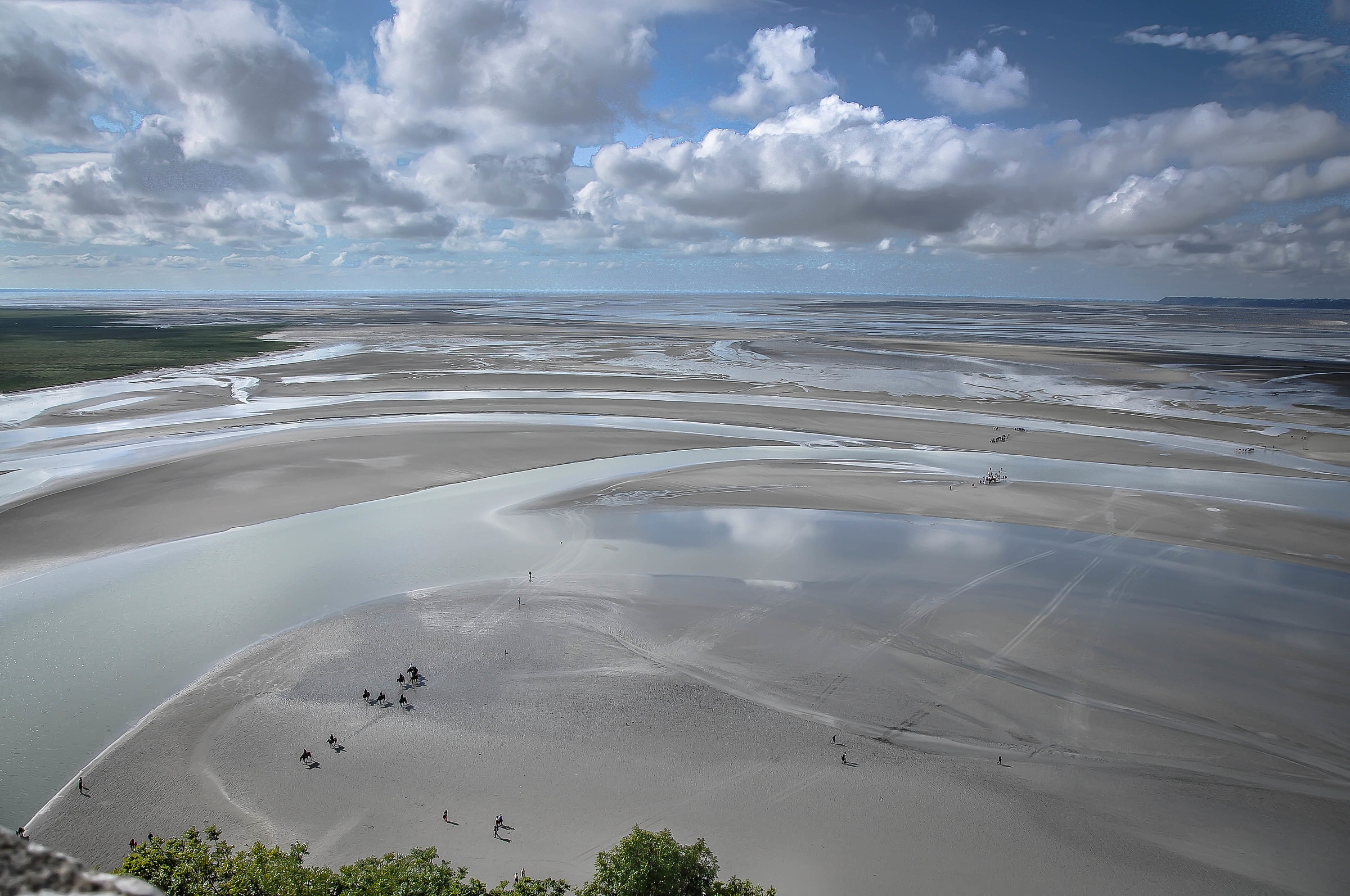 La costa della Bretagna vista da Mont S. Michel...
