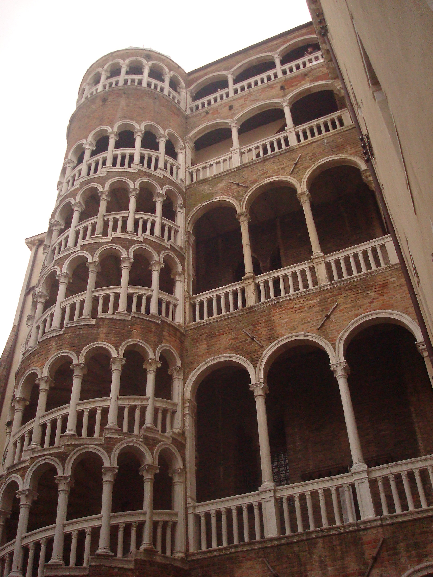 scale of Bovolo Venezia...