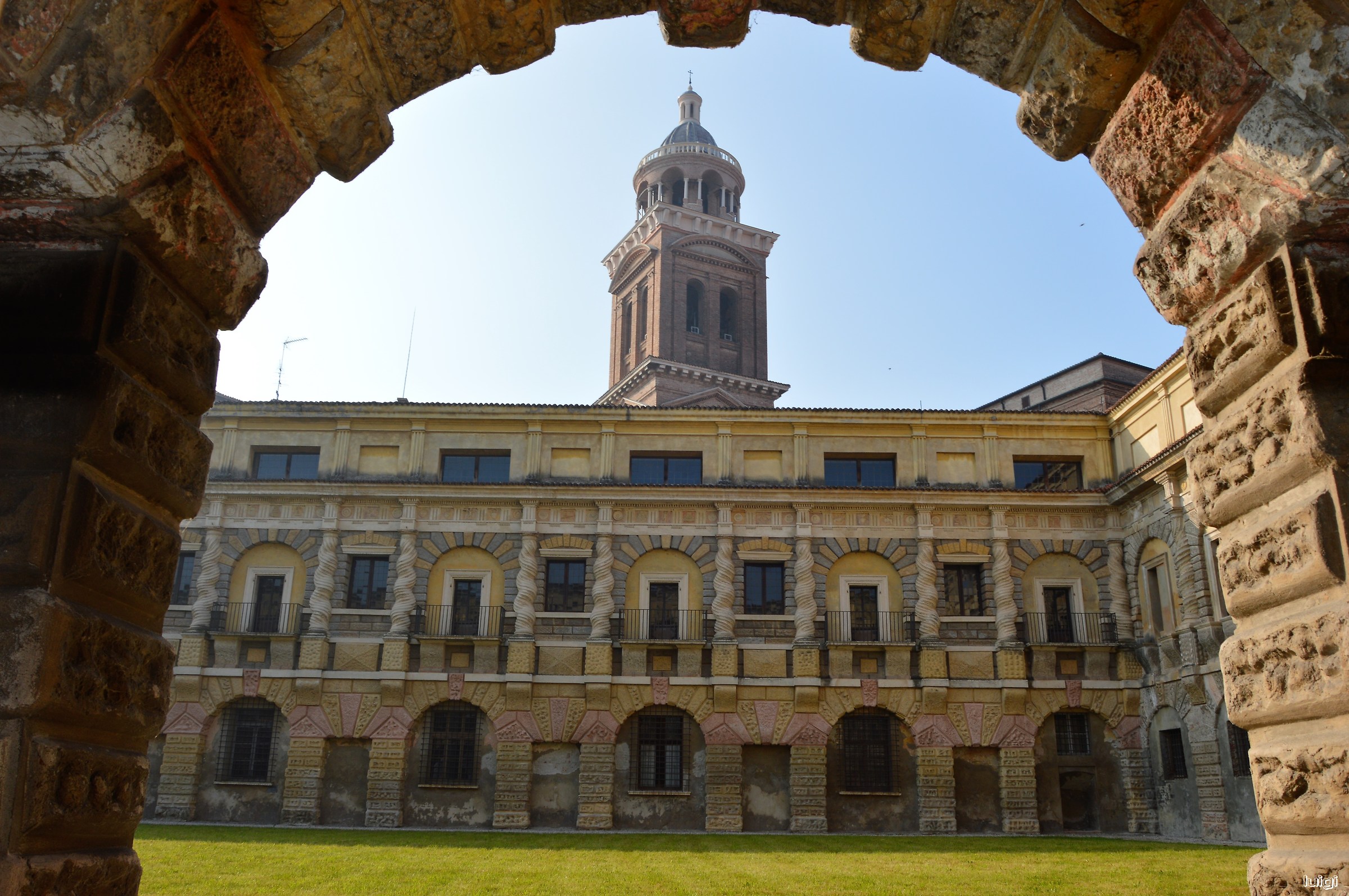 Punti di vista...scorcio di Palazzo Ducale (Mantova)...