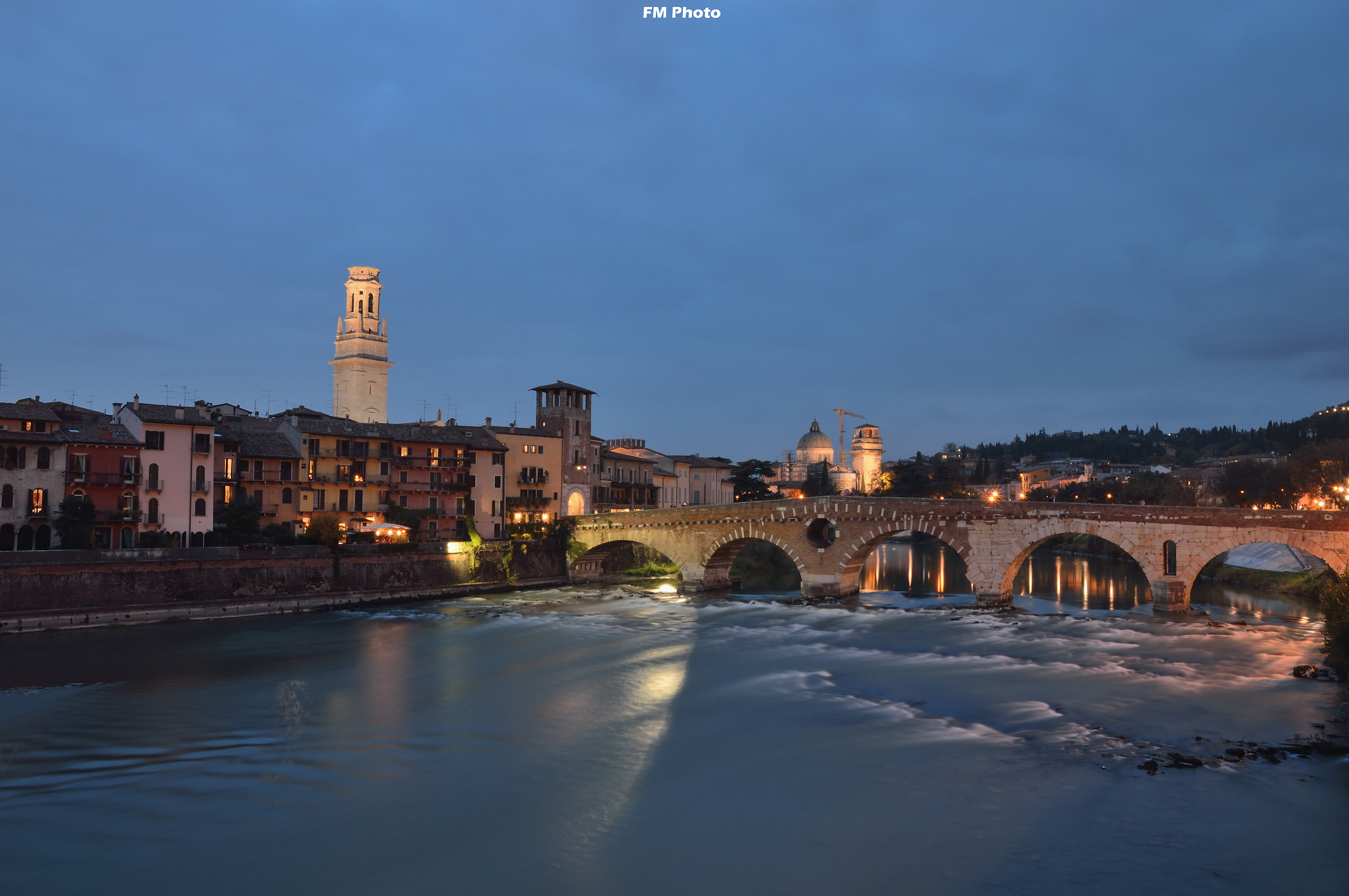 Ora Blu al Ponte Pietra - Verona...