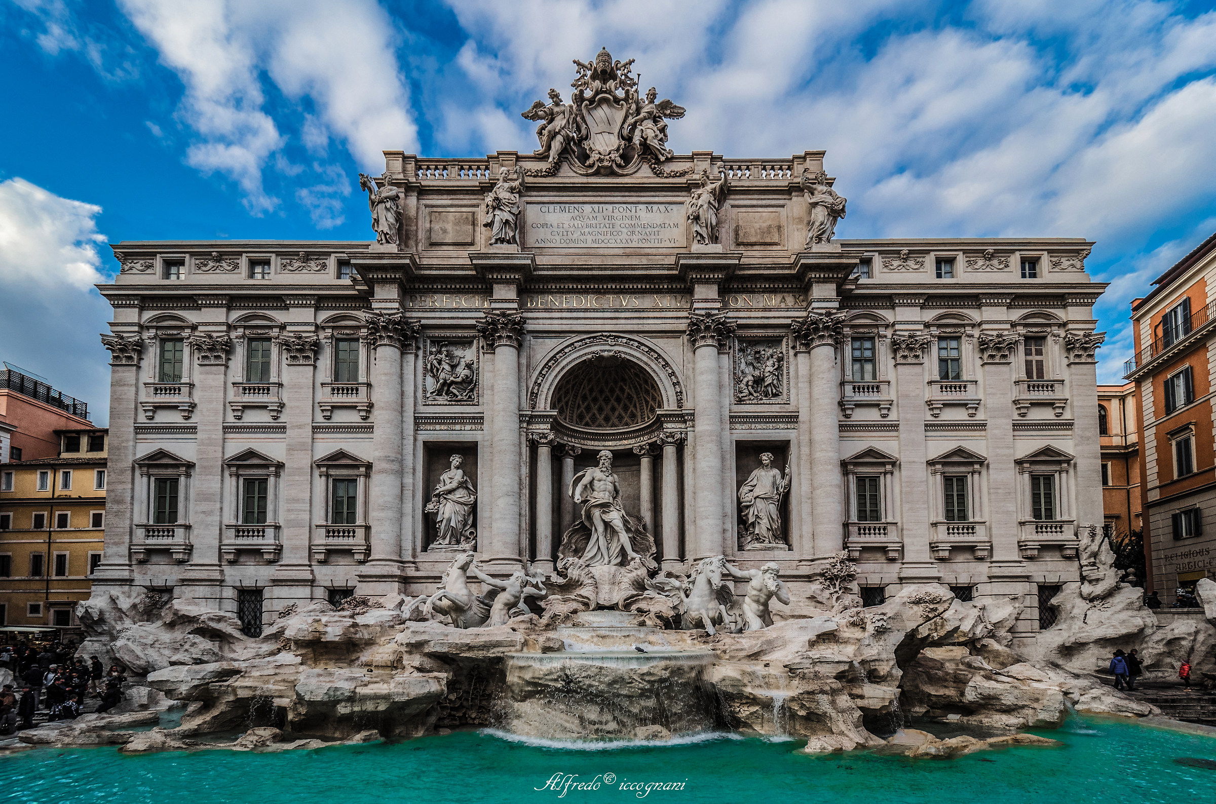 La maestosa Fontana di Trevi...