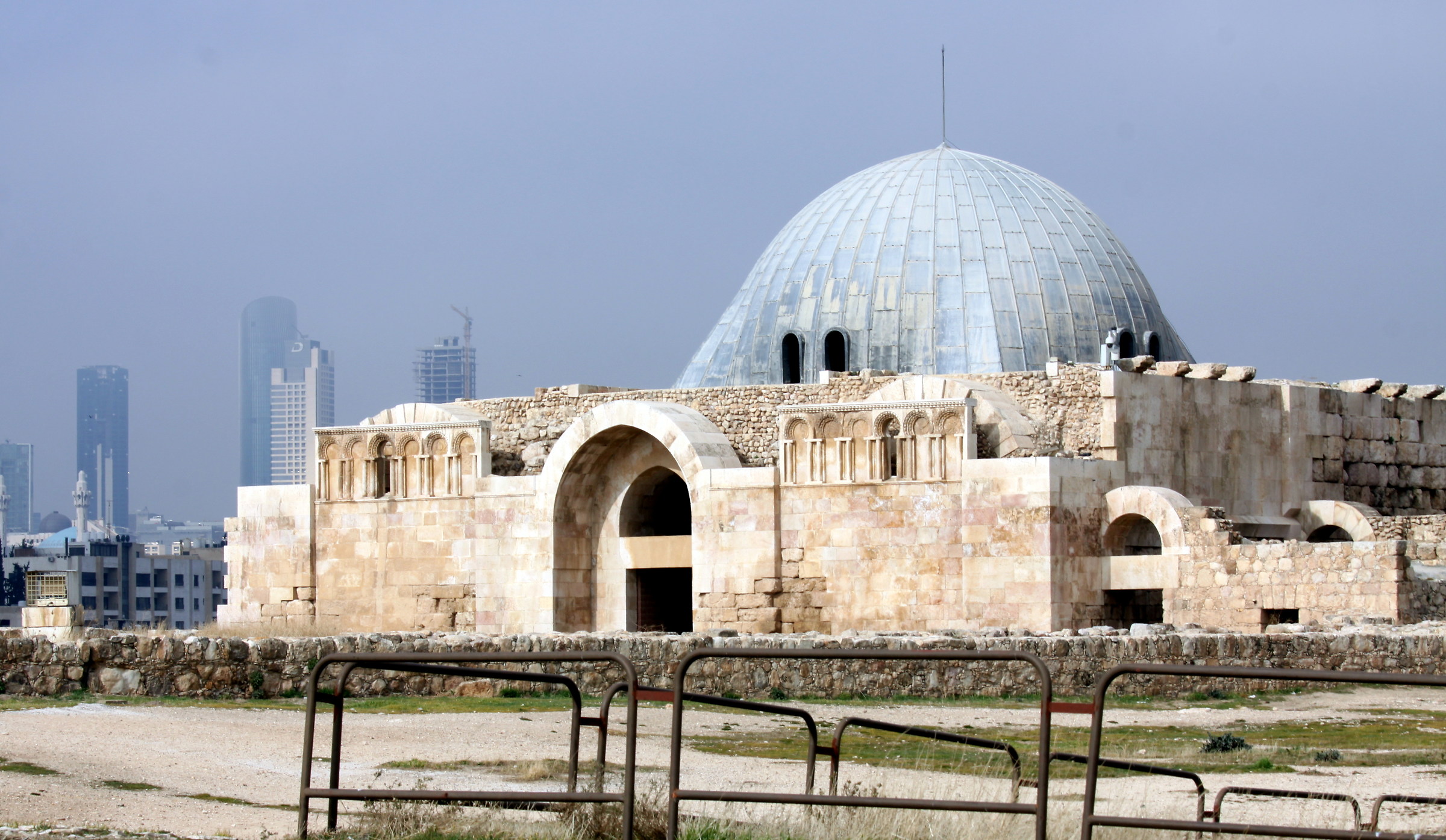 3443 - Contrasti (Palazzo Hisham) citadel of Amman...