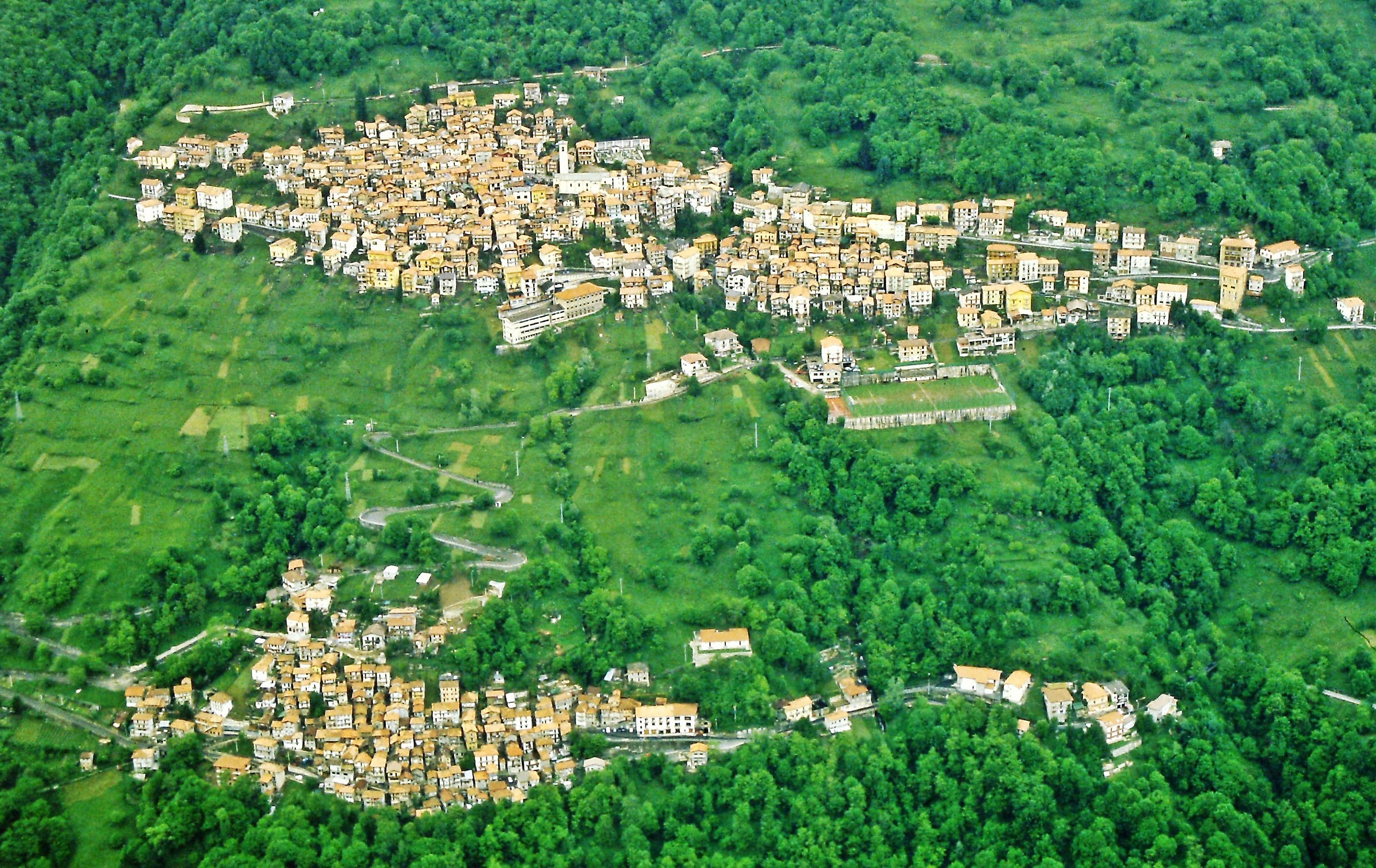 1092 - la pazza folla di questo lato della valle...