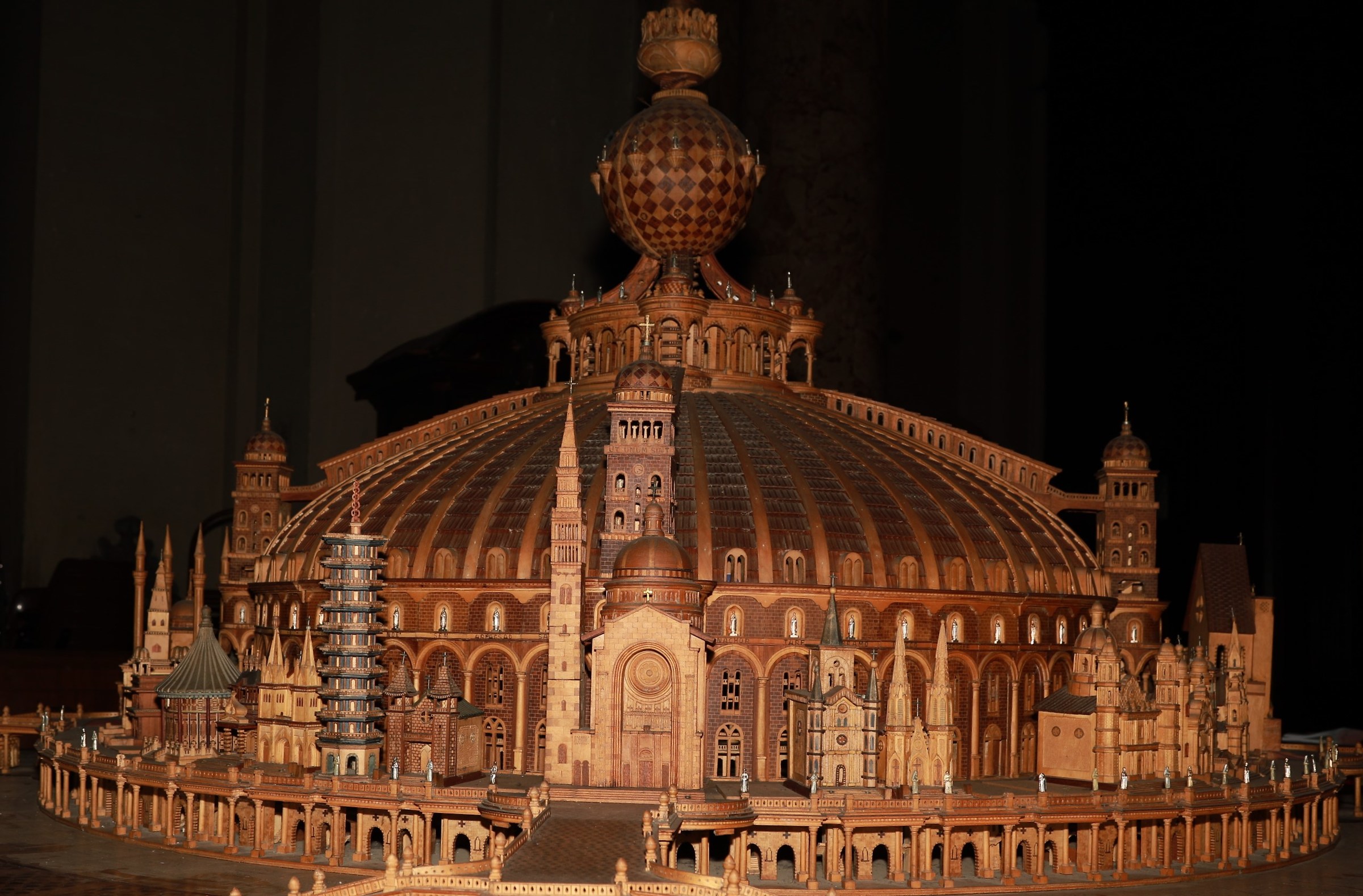 RM S.Ignazio Miniatura in legno Templio del Cristo RE...