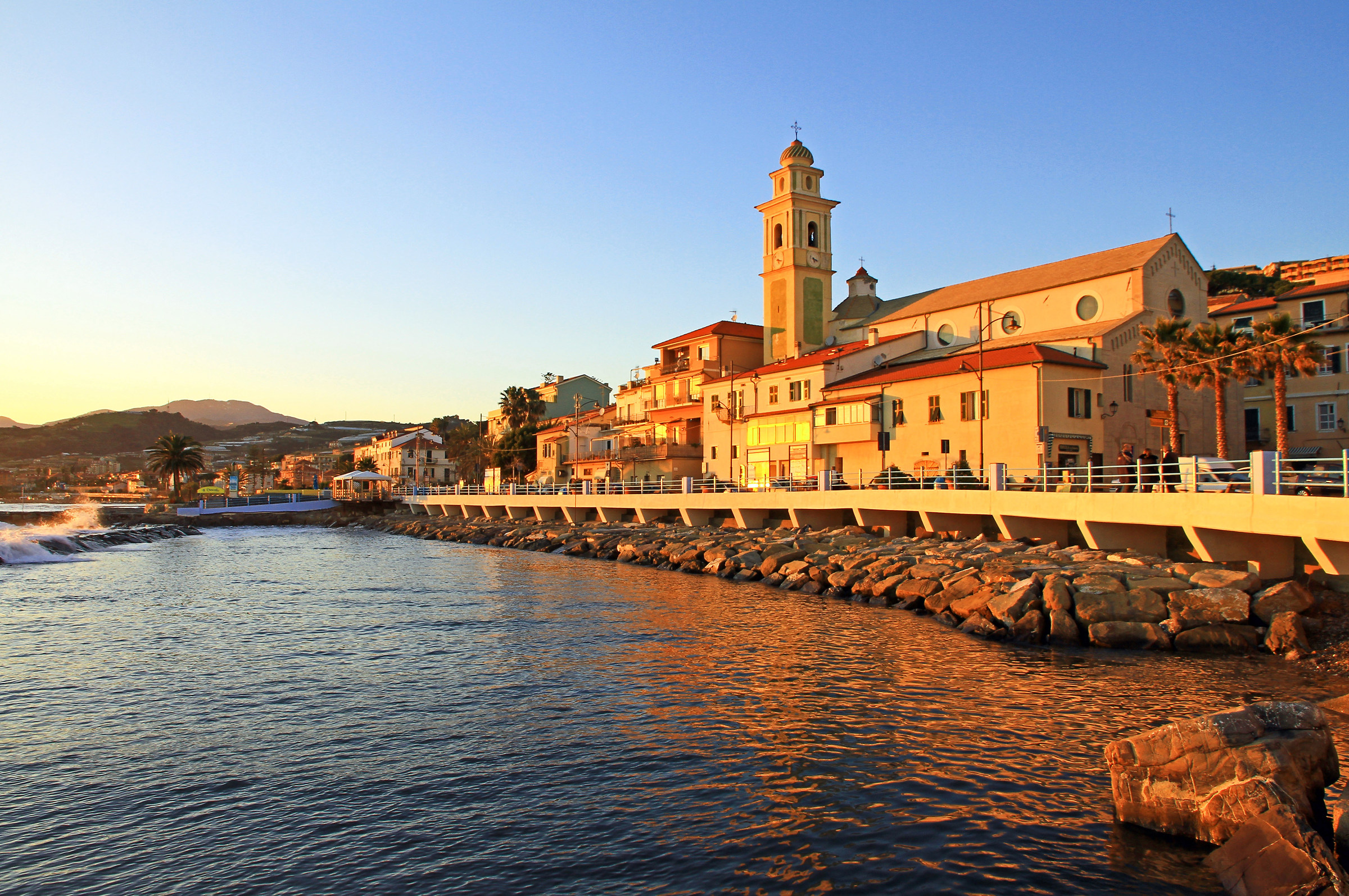 Santo Stefano al mare al tramonto (Liguria)...