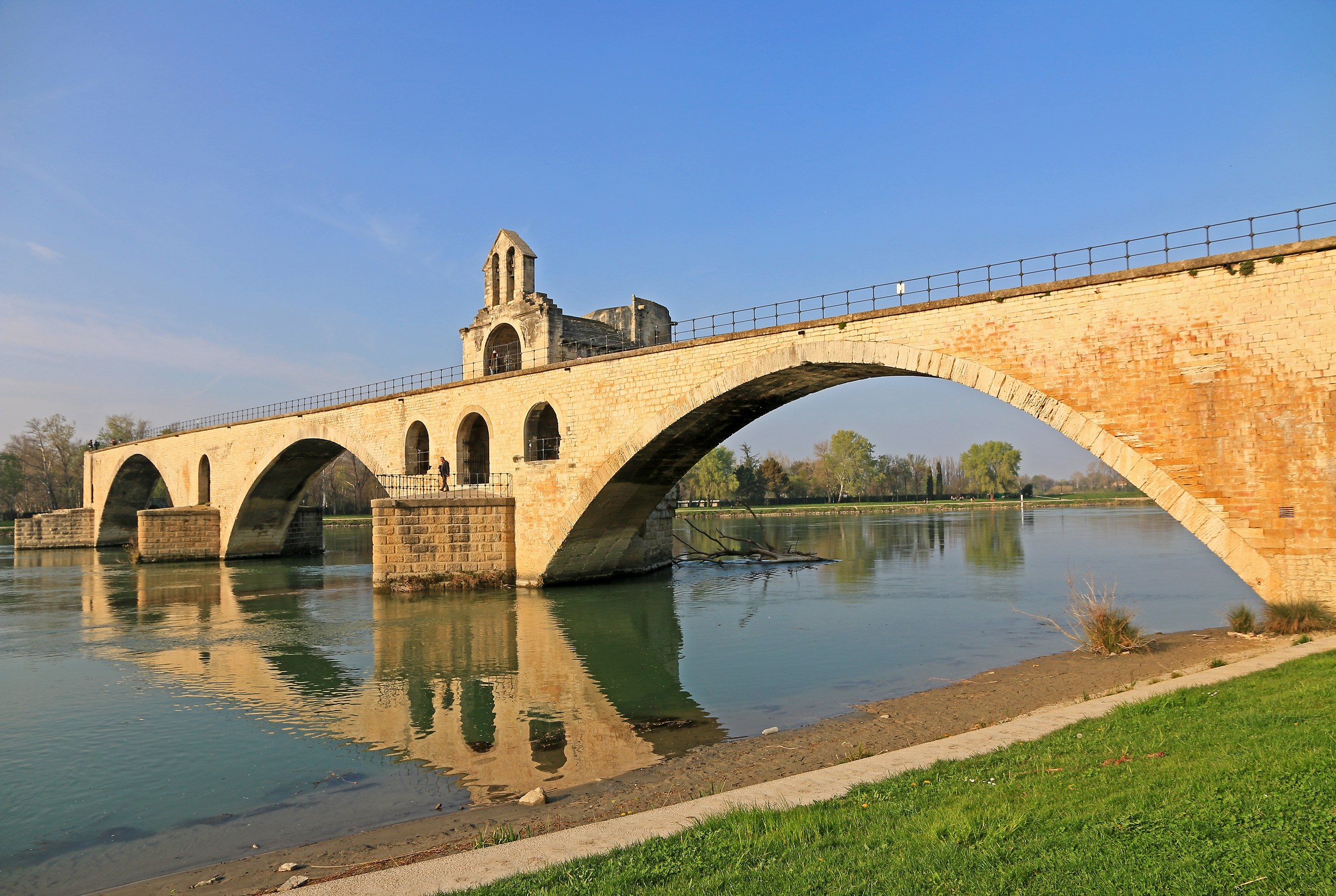 Avignon: The broken bridge...