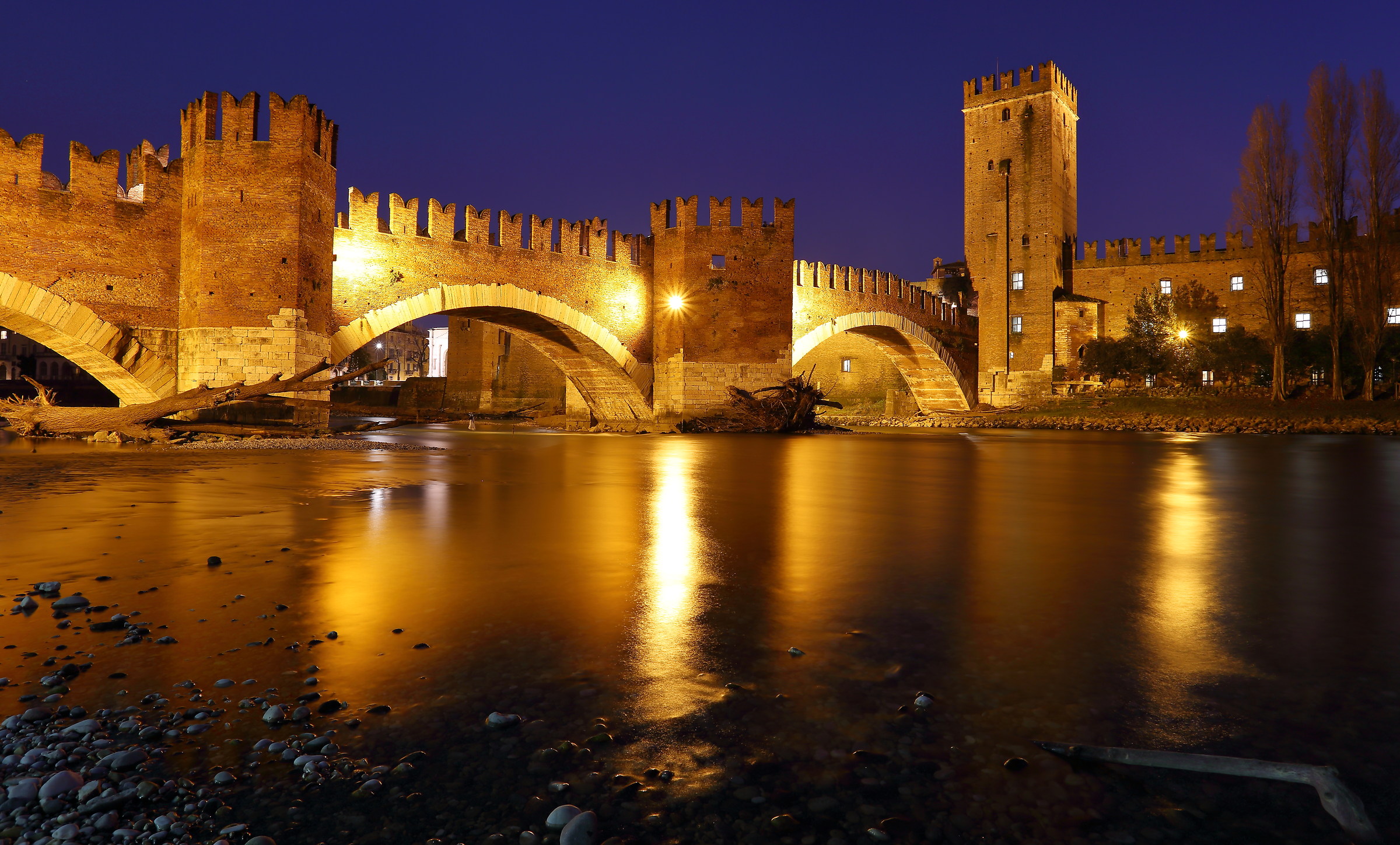 Il ponte di Castelvecchio dopo la piena...