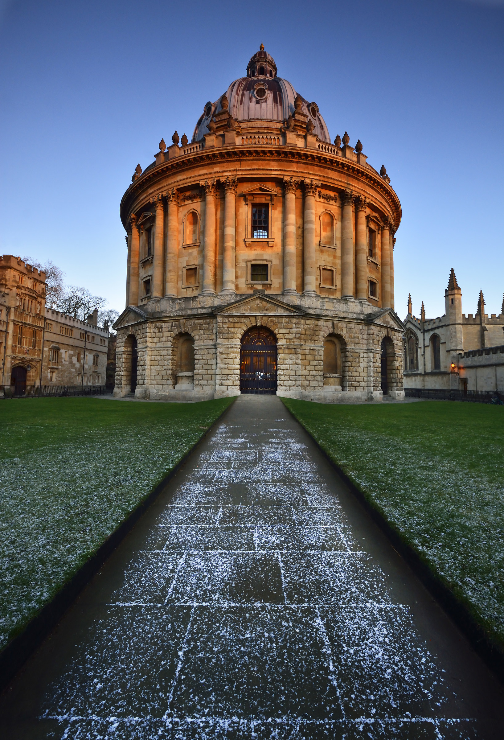 Classic Radcliffe Camera (& still some snow)...