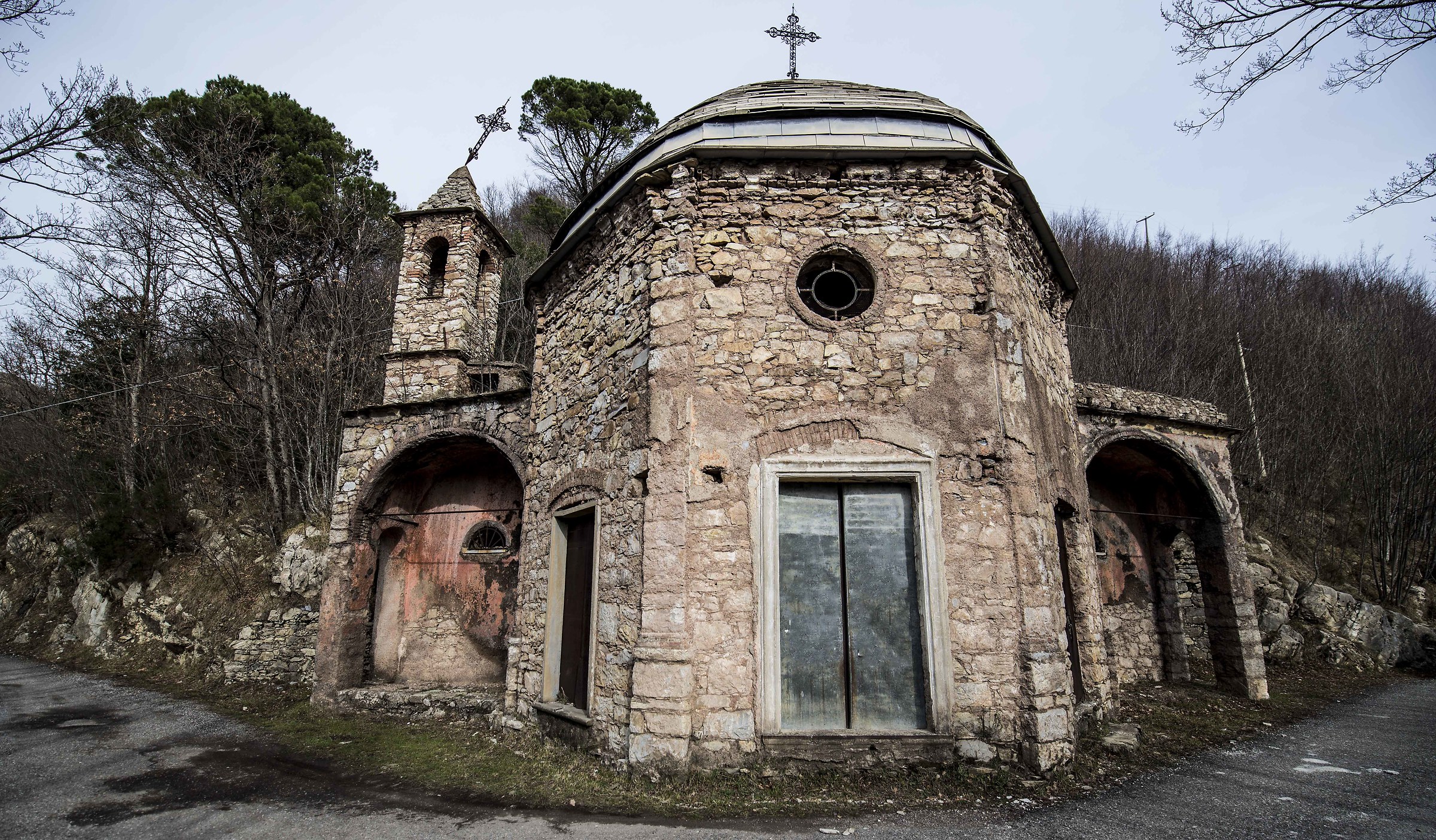 The abandoned church of Disconesi...