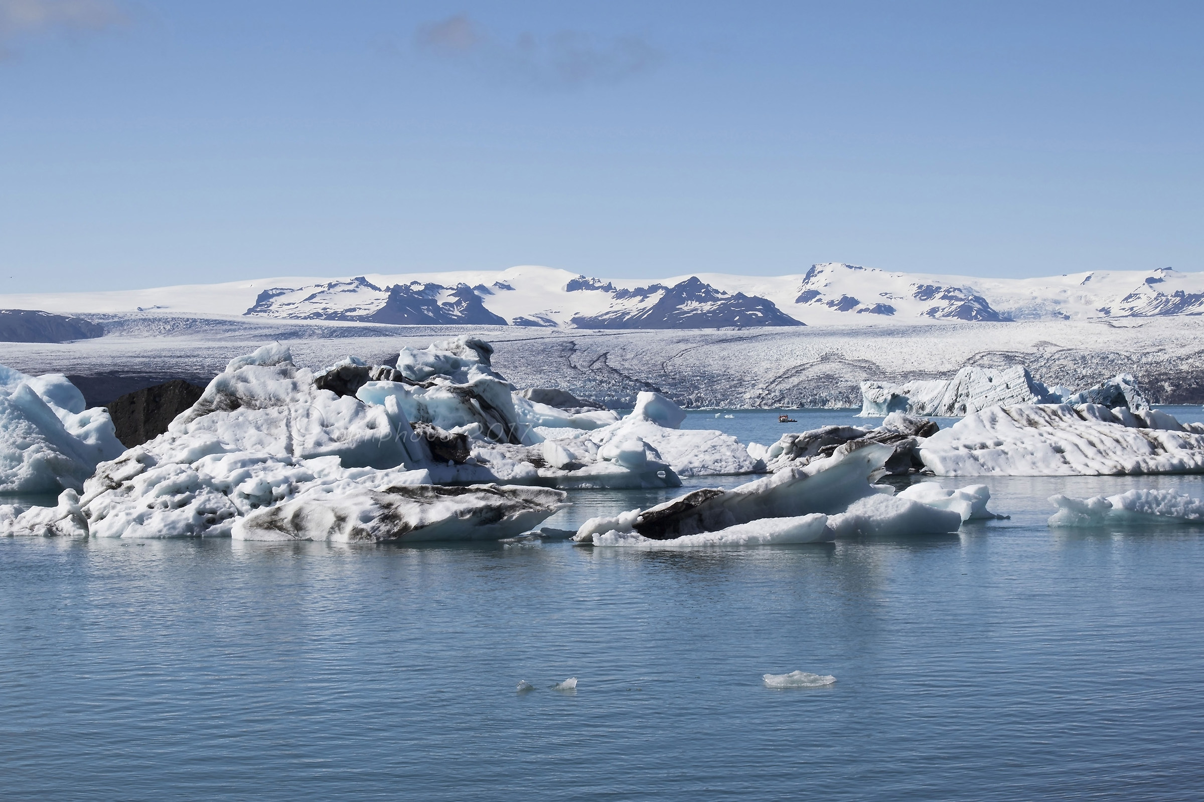 Glacial lagoon of Jokulsarlon...