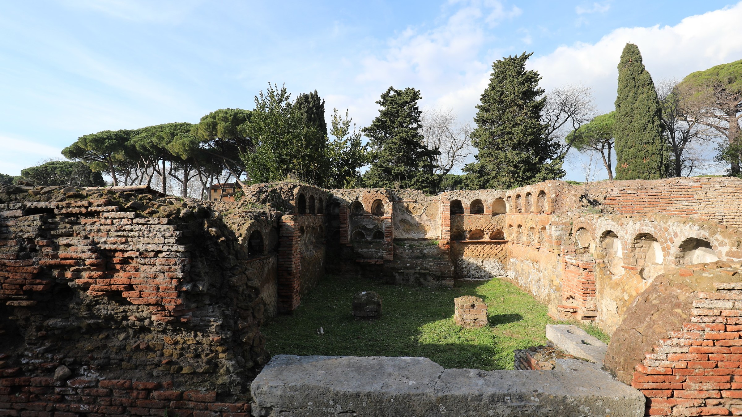 Ostia Scavi - Necropolis of the Via Ostiense...