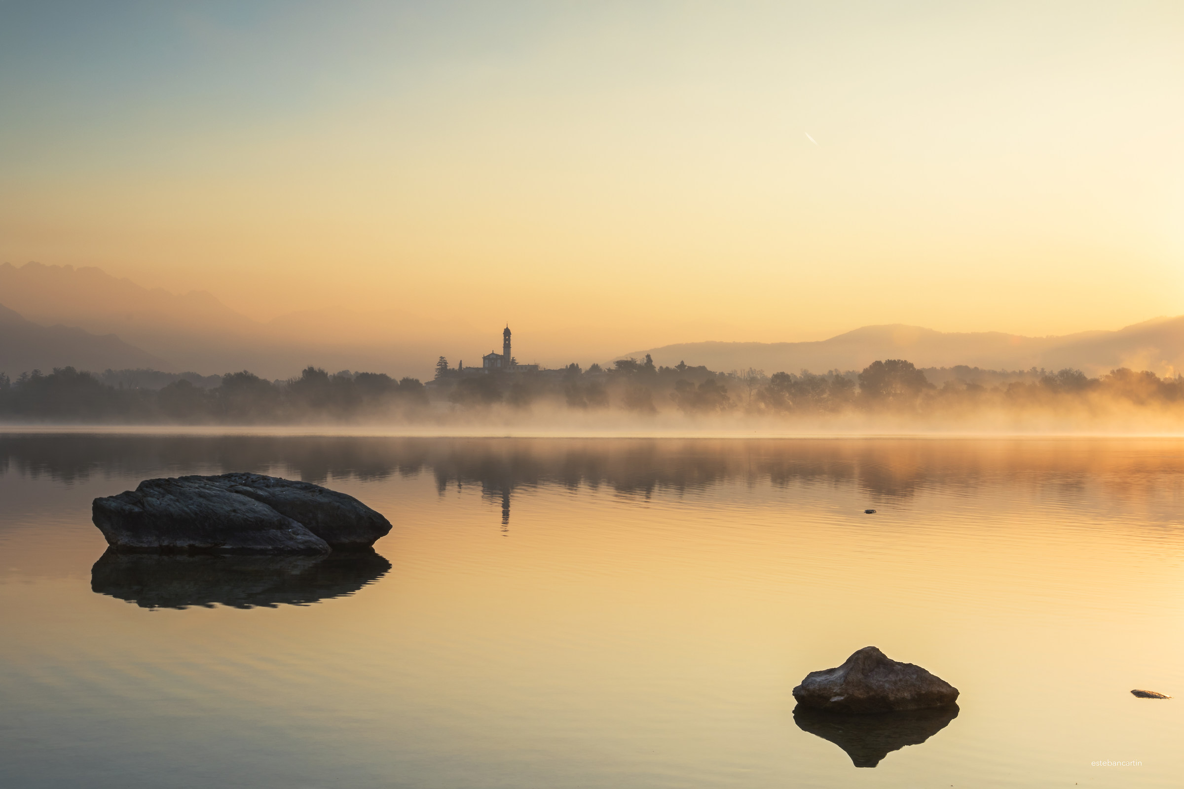 l'alba al lago di Pusiano...