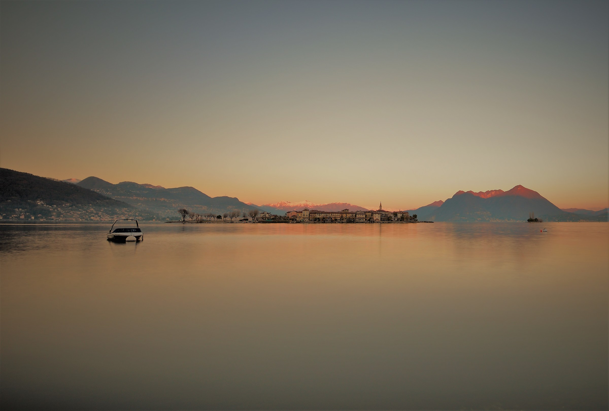 l'isola dei Pescatori - lago Maggiore al tramonto...