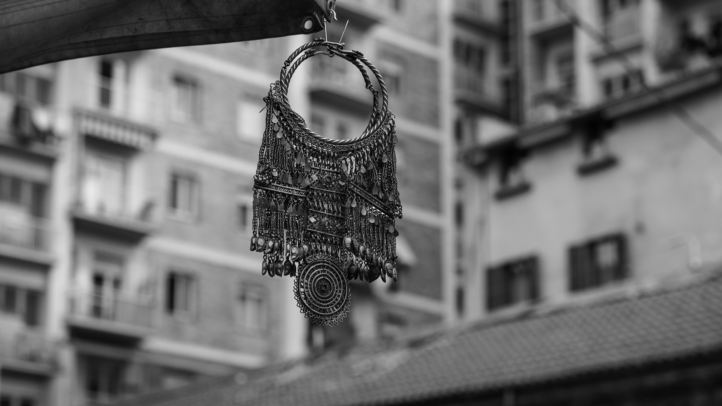 Balon, hanging necklace...