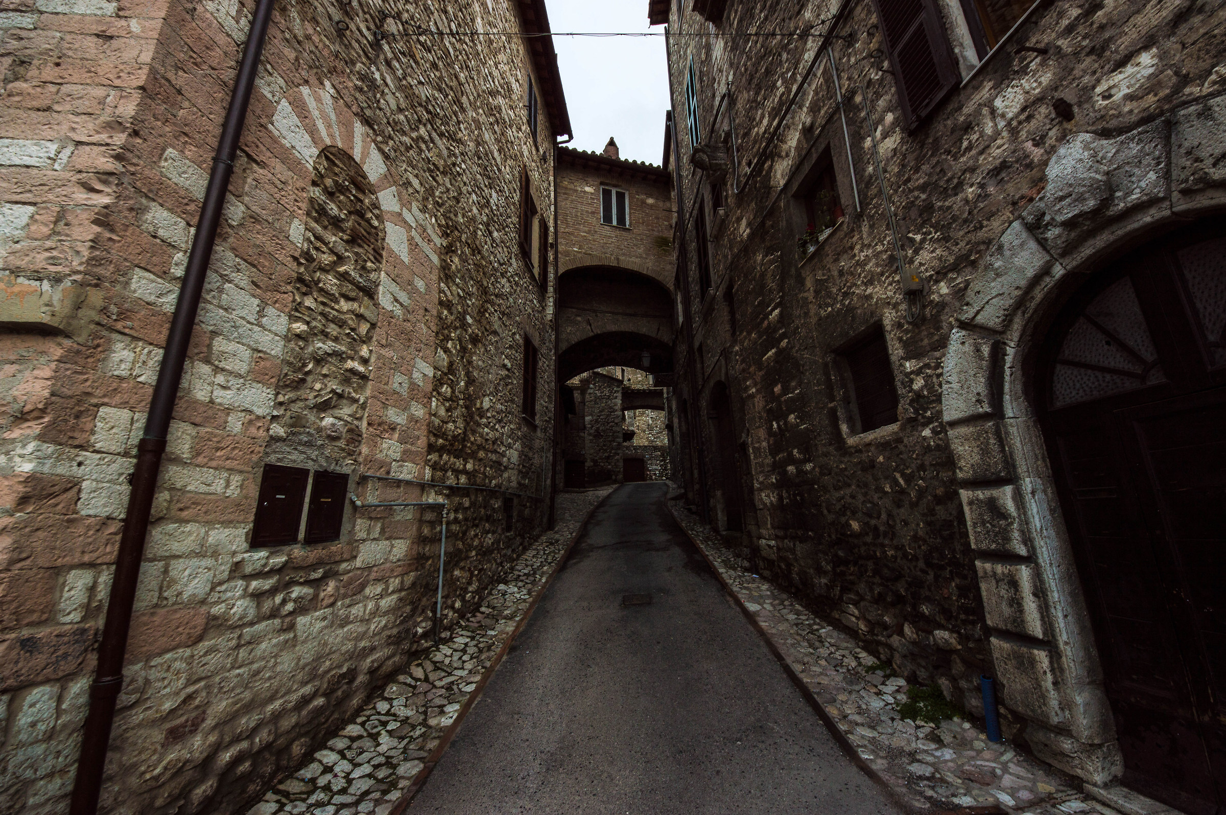 Narni, nel silenzio di una via...