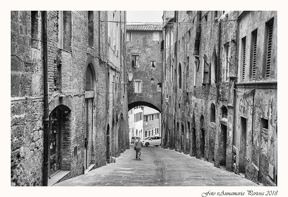 The alleys of Siena...
