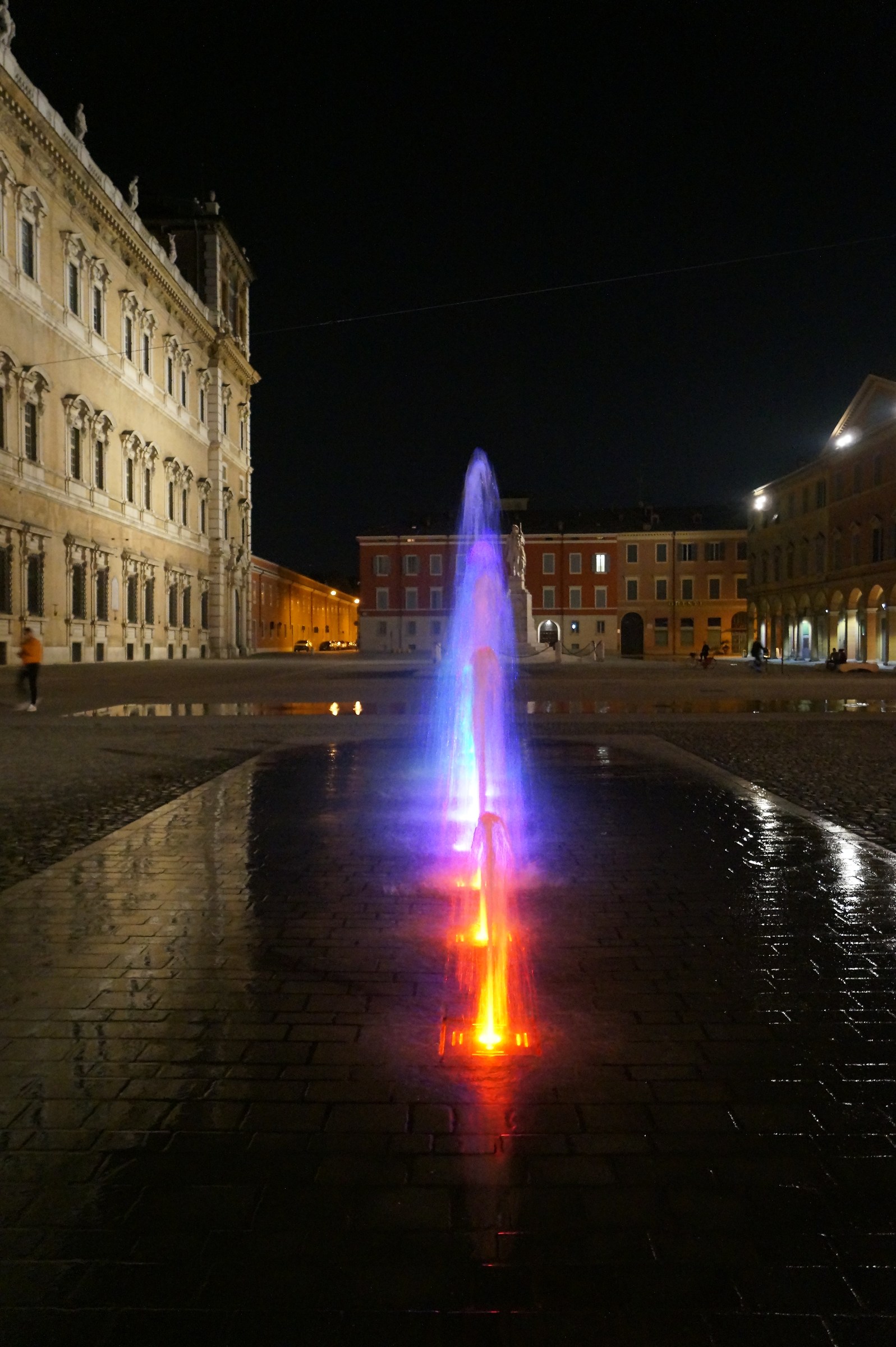 Turning at night in Piazza Roma...