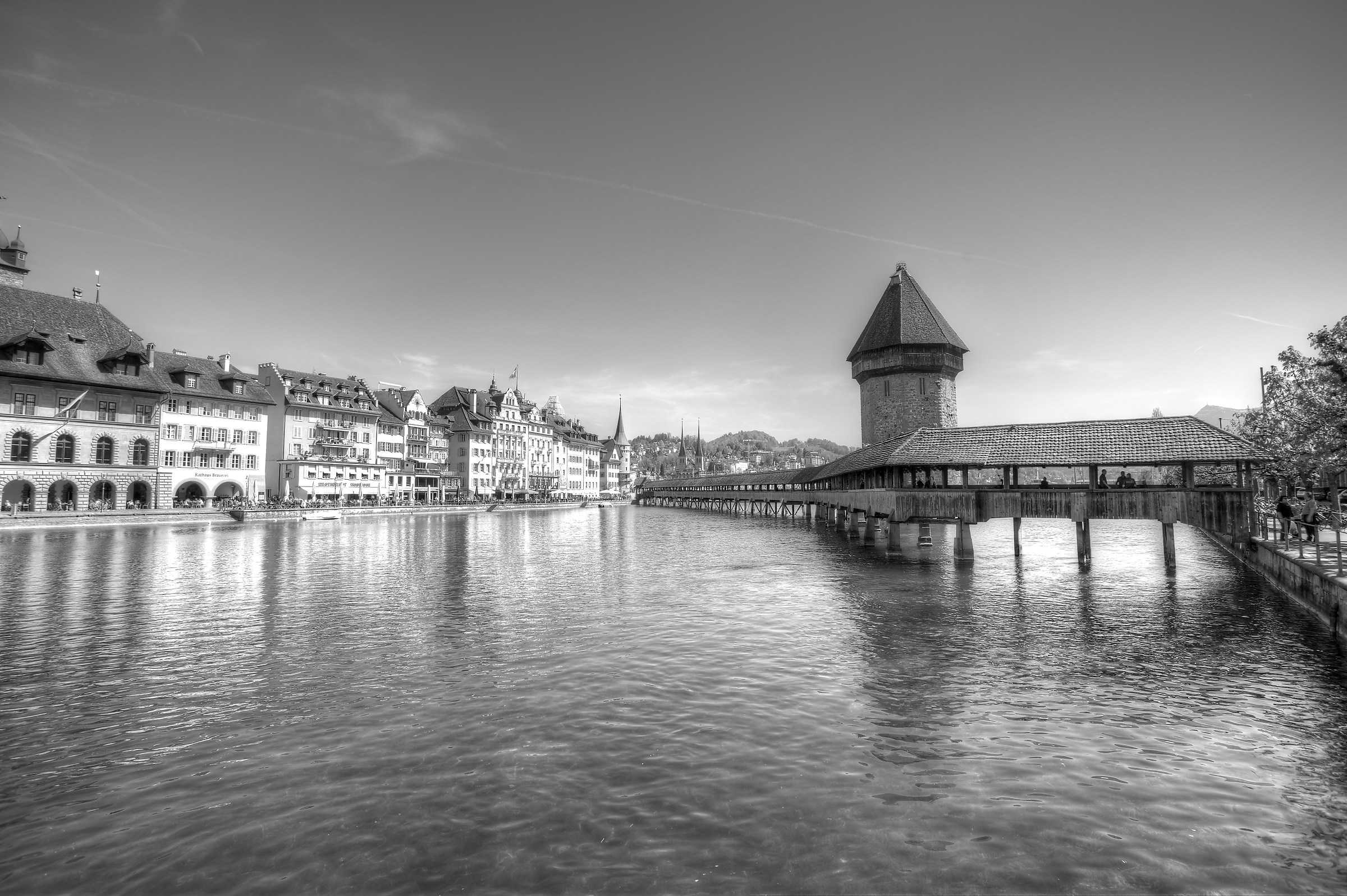 Kapellbrücke-Luzern-Schweiz...