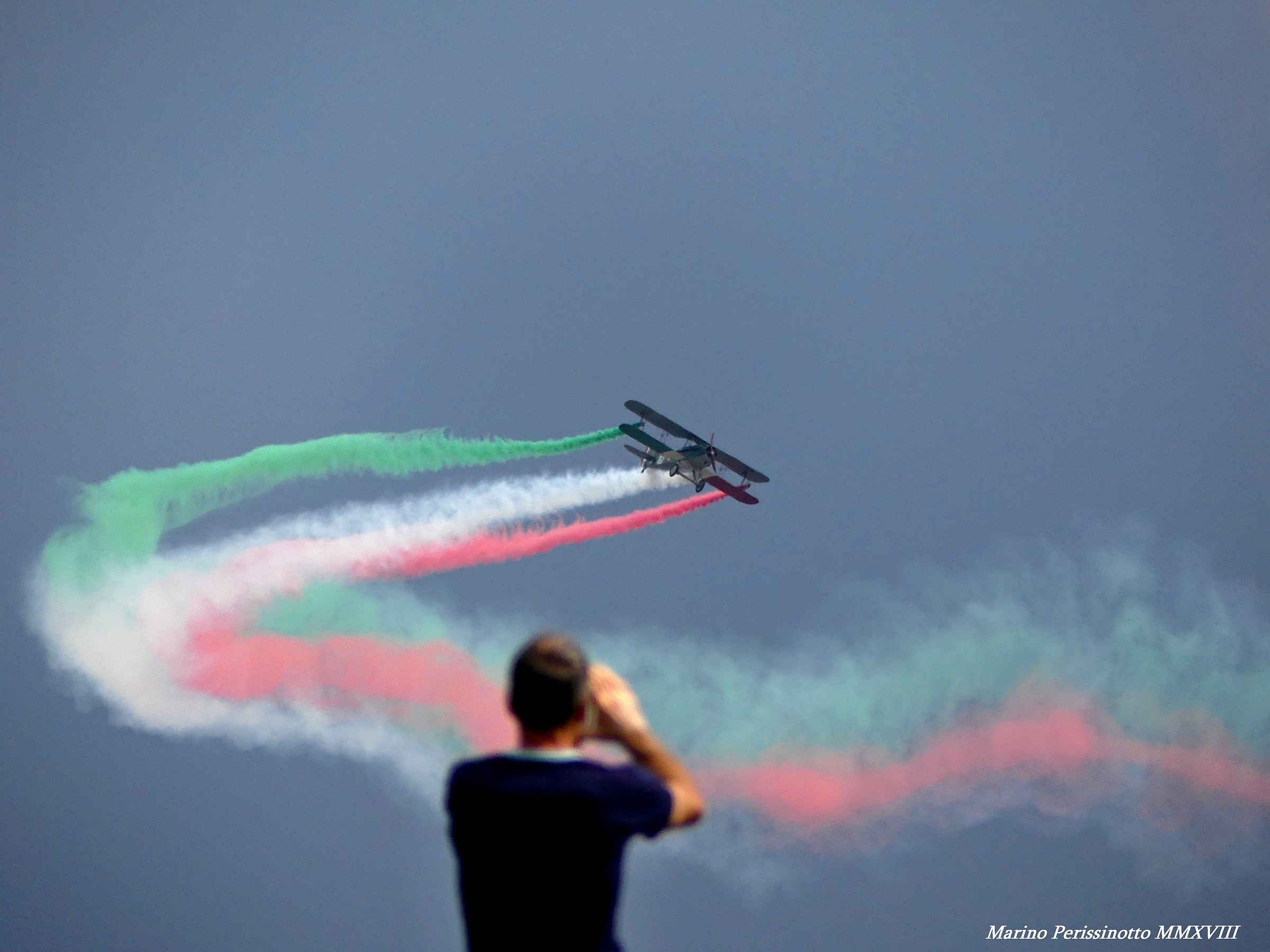 per tutto il cielo è un volo di bandiere...