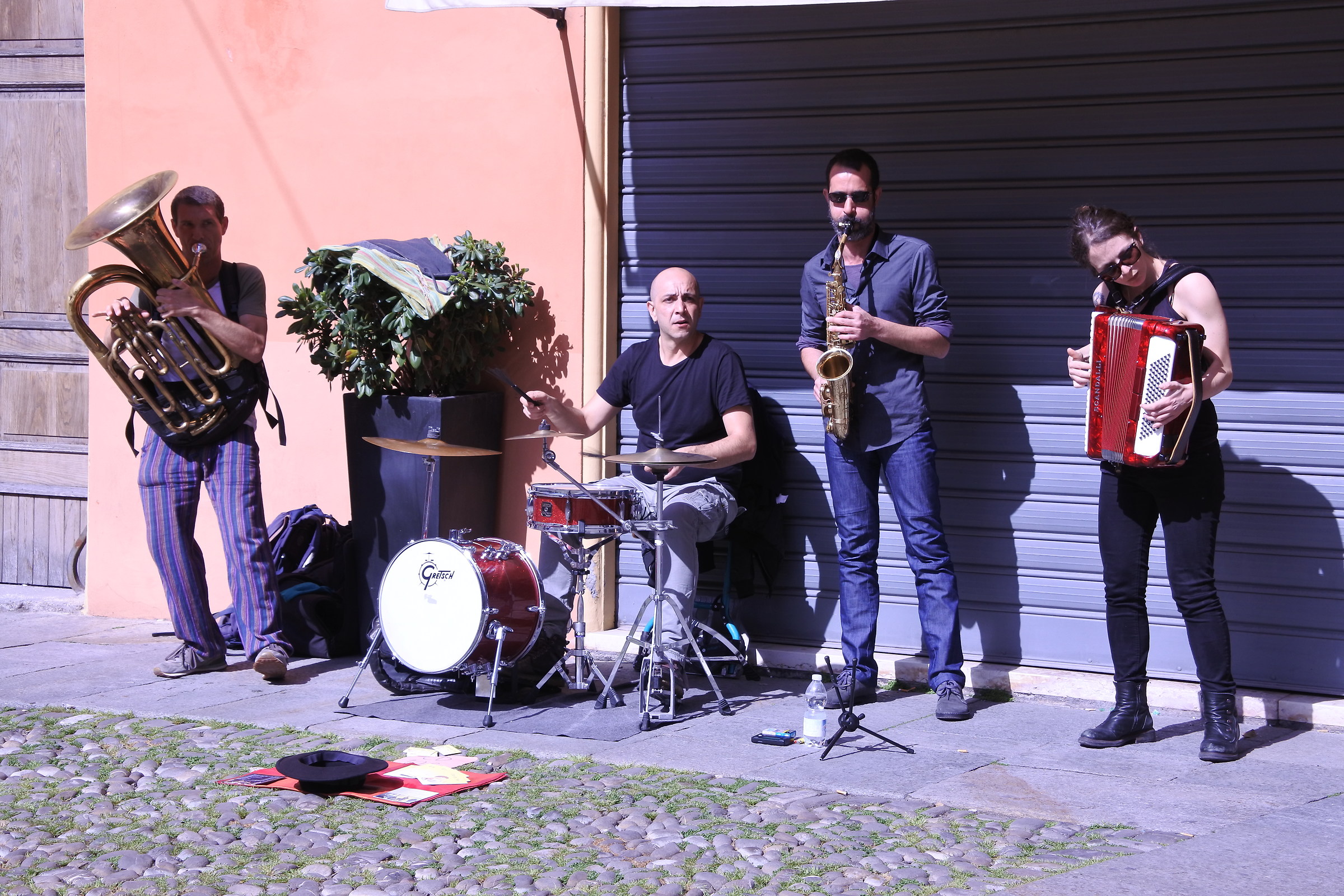 Street band...