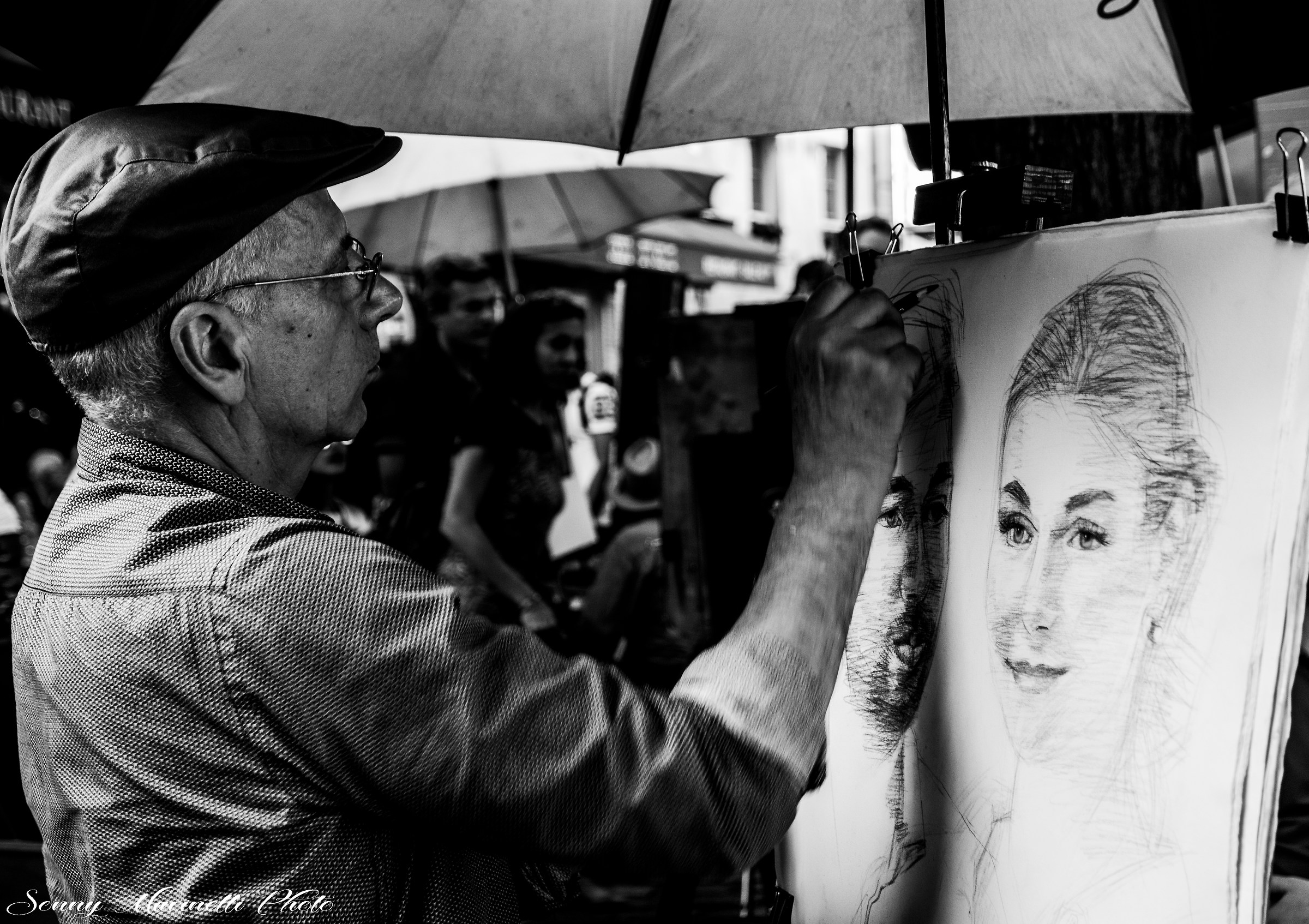 Artista di Strada a Montmartre Paris...
