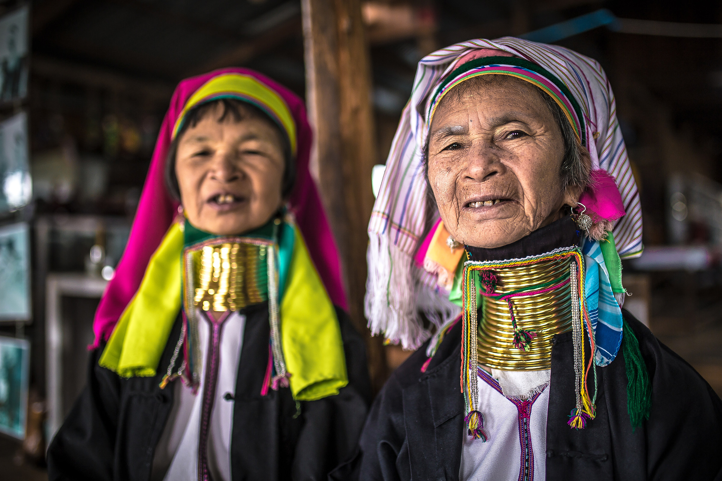 Donne del popolo Paduang, tribù del Myanmar...