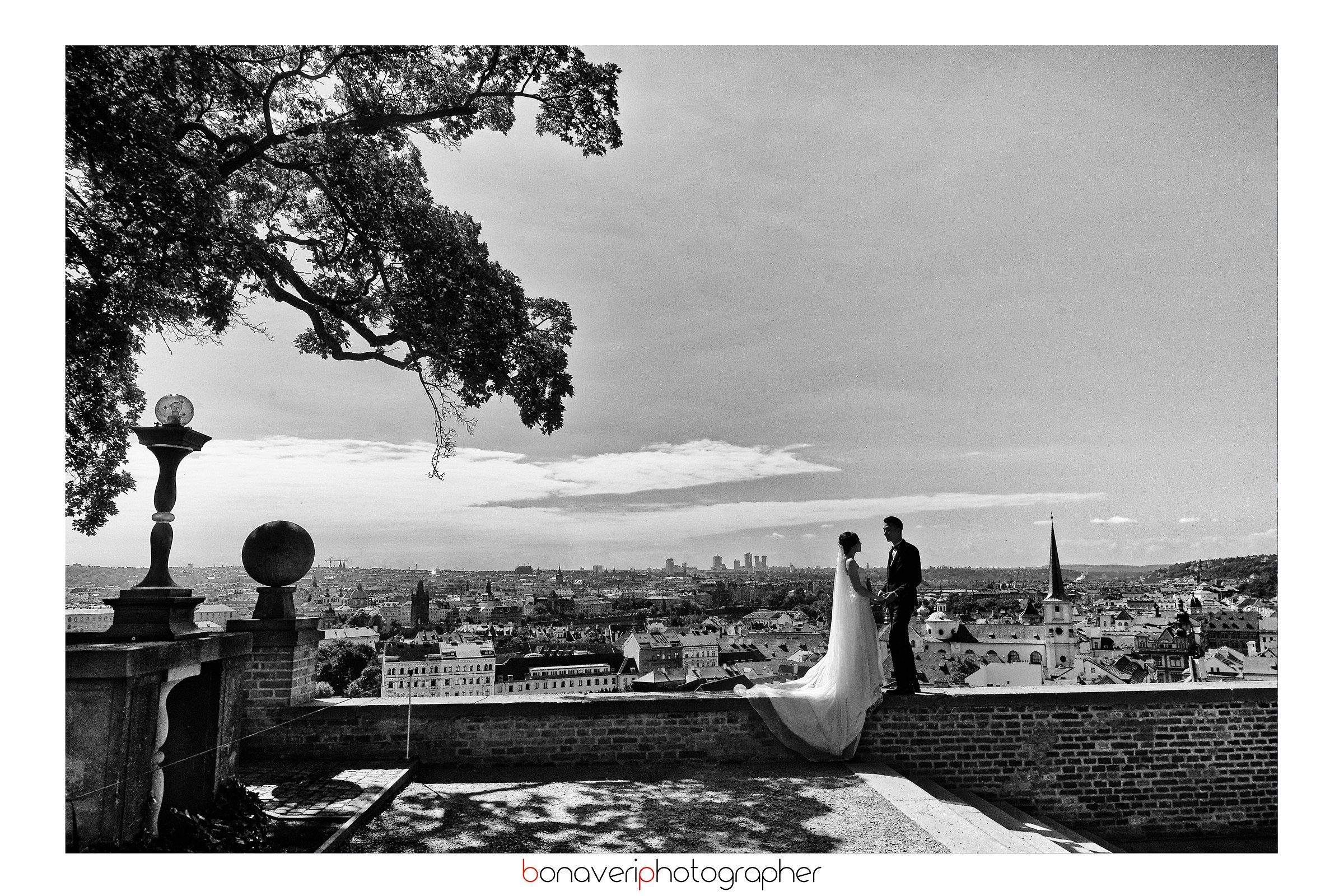 The newlyweds of Prague...