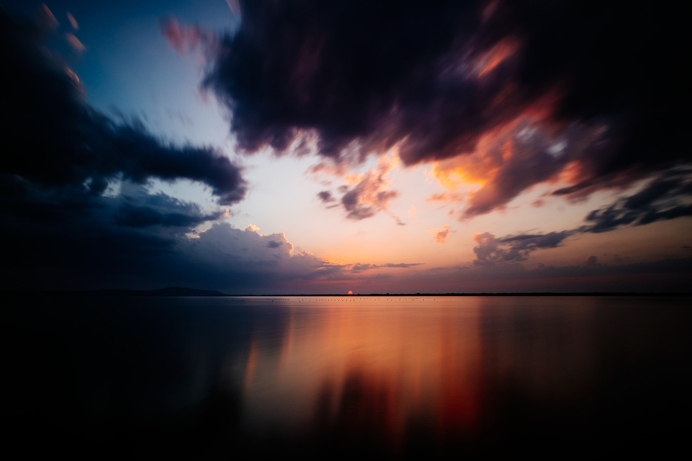 Minimal sunset at Varano Lake...