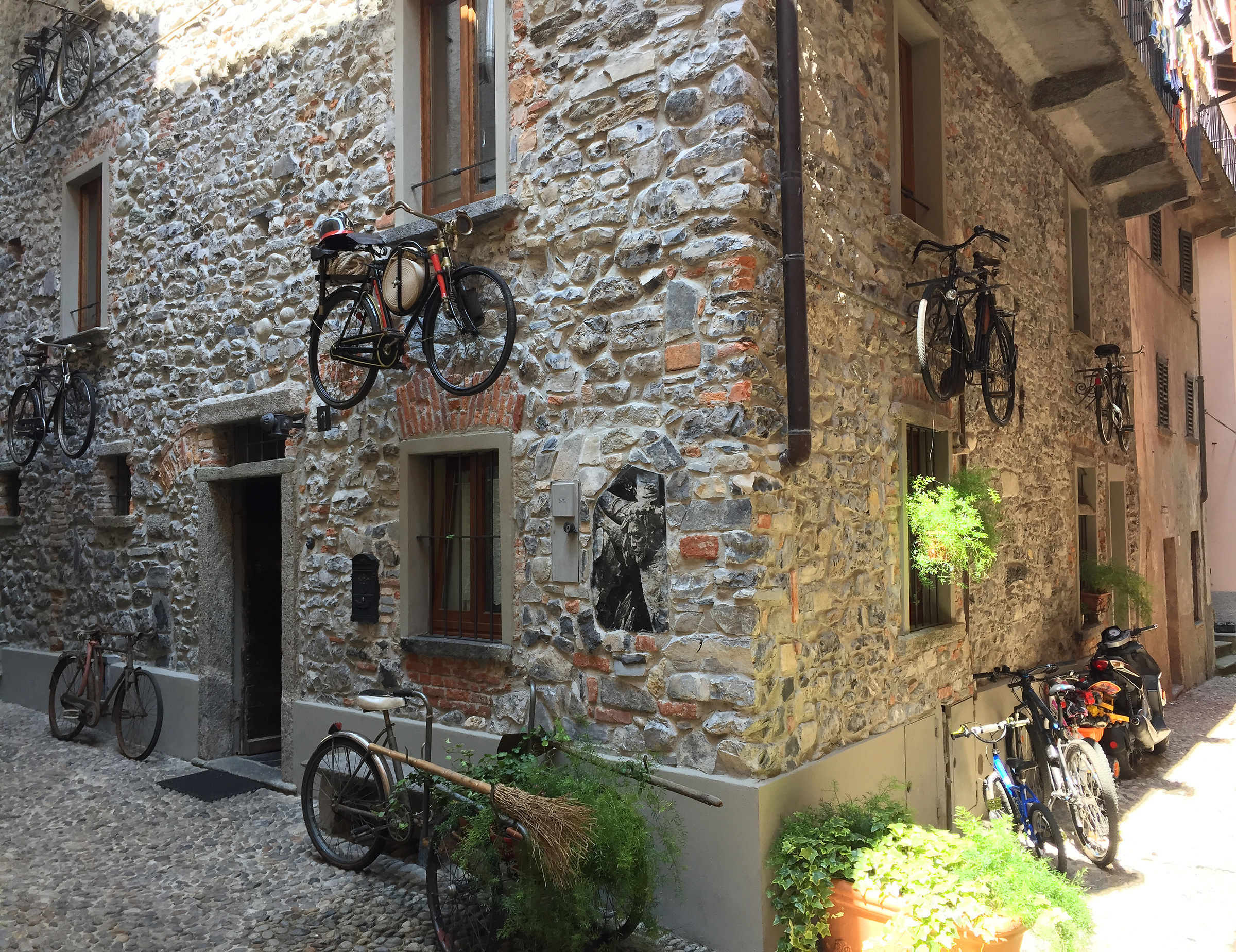 bike parking San Giovanni di Bellagio...