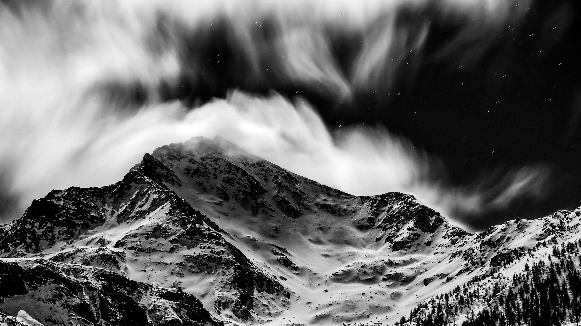 The embrace of the clouds. M. Rognosa...