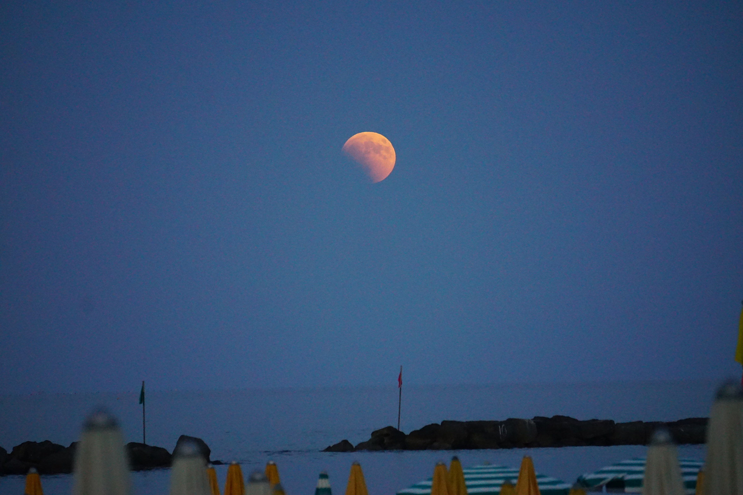 Eclipse at the beach 1...