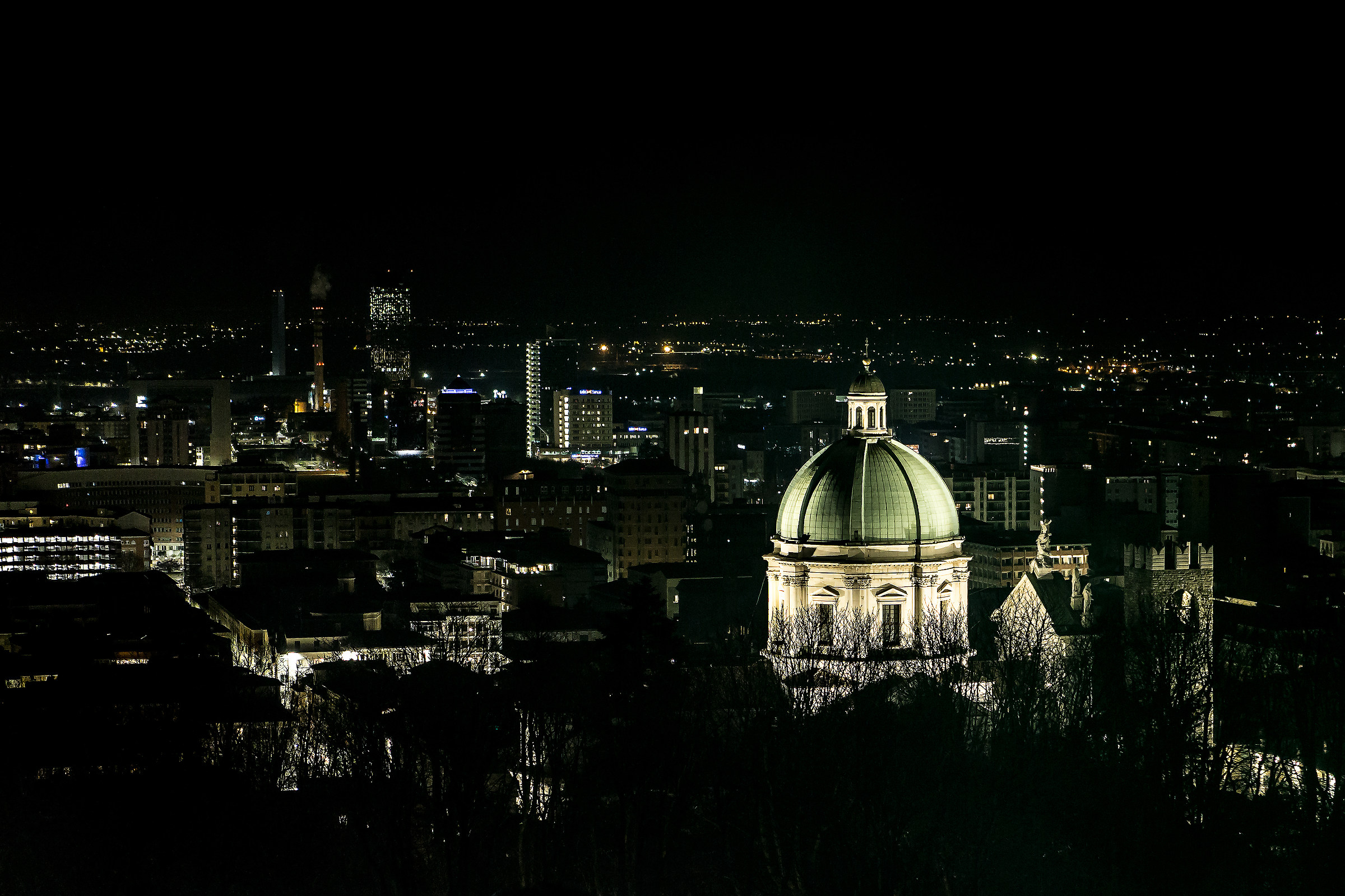Brescia by night...