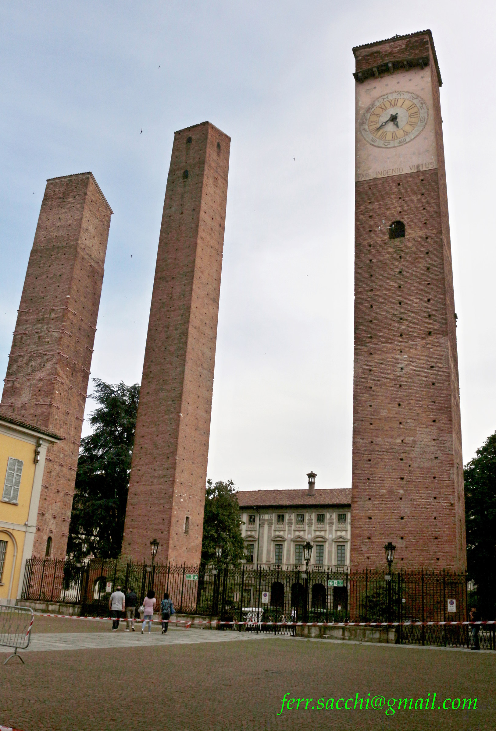Pavia - Le torri di Piazza Leonardo da Vinci...