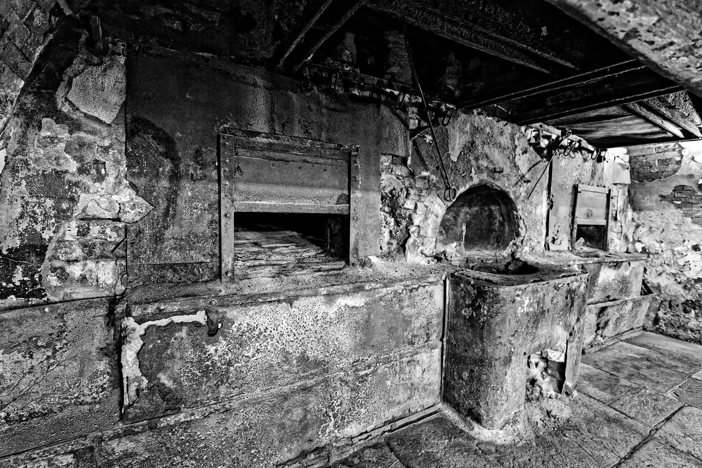 The Oven - BW...